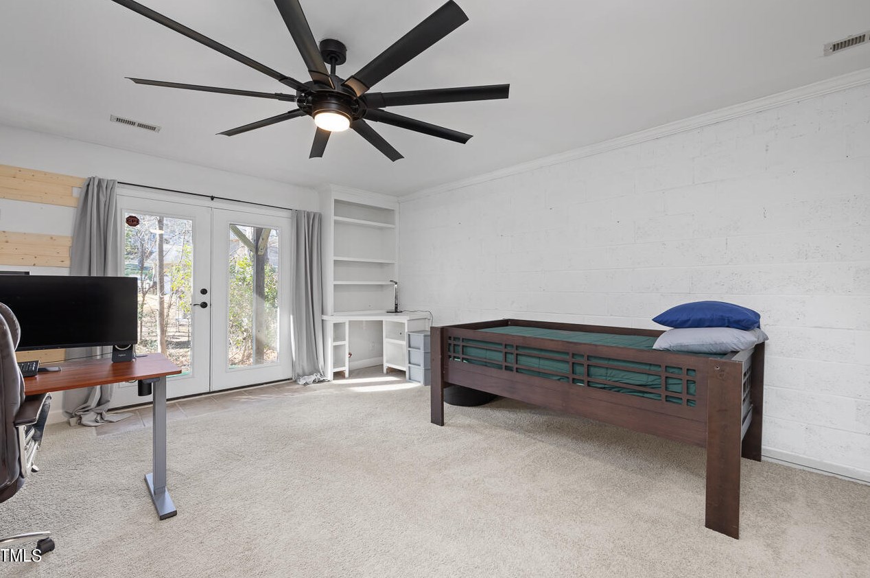 5919 Dixon Dr, Raleigh NC  27609-3639 exterior