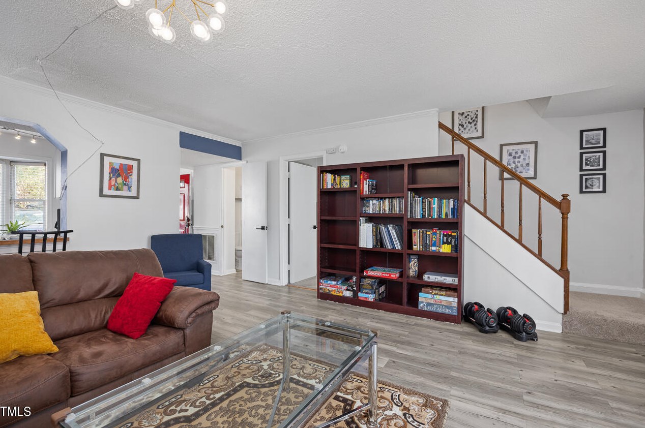 5919 Dixon Dr, Raleigh NC  27609-3639 exterior