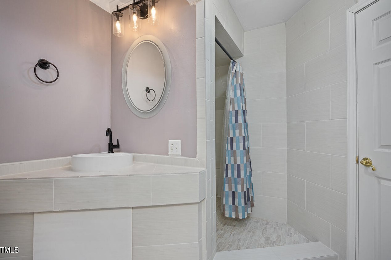 5919 Dixon Dr, Raleigh NC  27609-3639 exterior