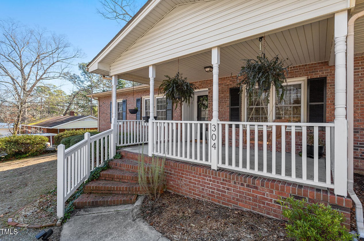 304 Glenola St, Fayetteville NC  28311-3262 exterior