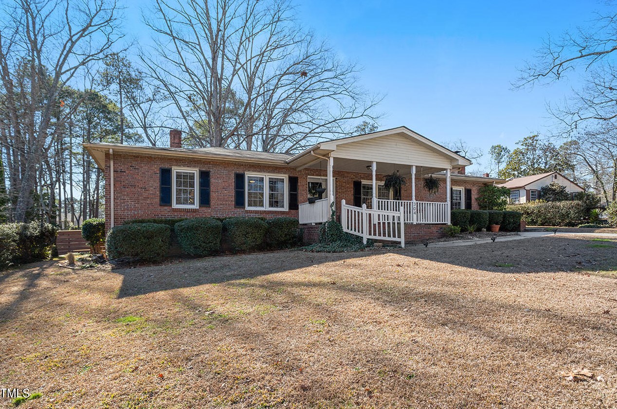 304 Glenola St, Fayetteville, NC 28311-3262