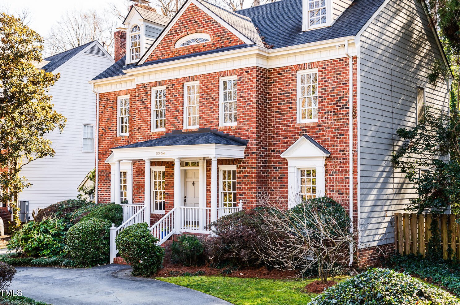 2204 Oxford Rd, Raleigh, NC 27608-1637
