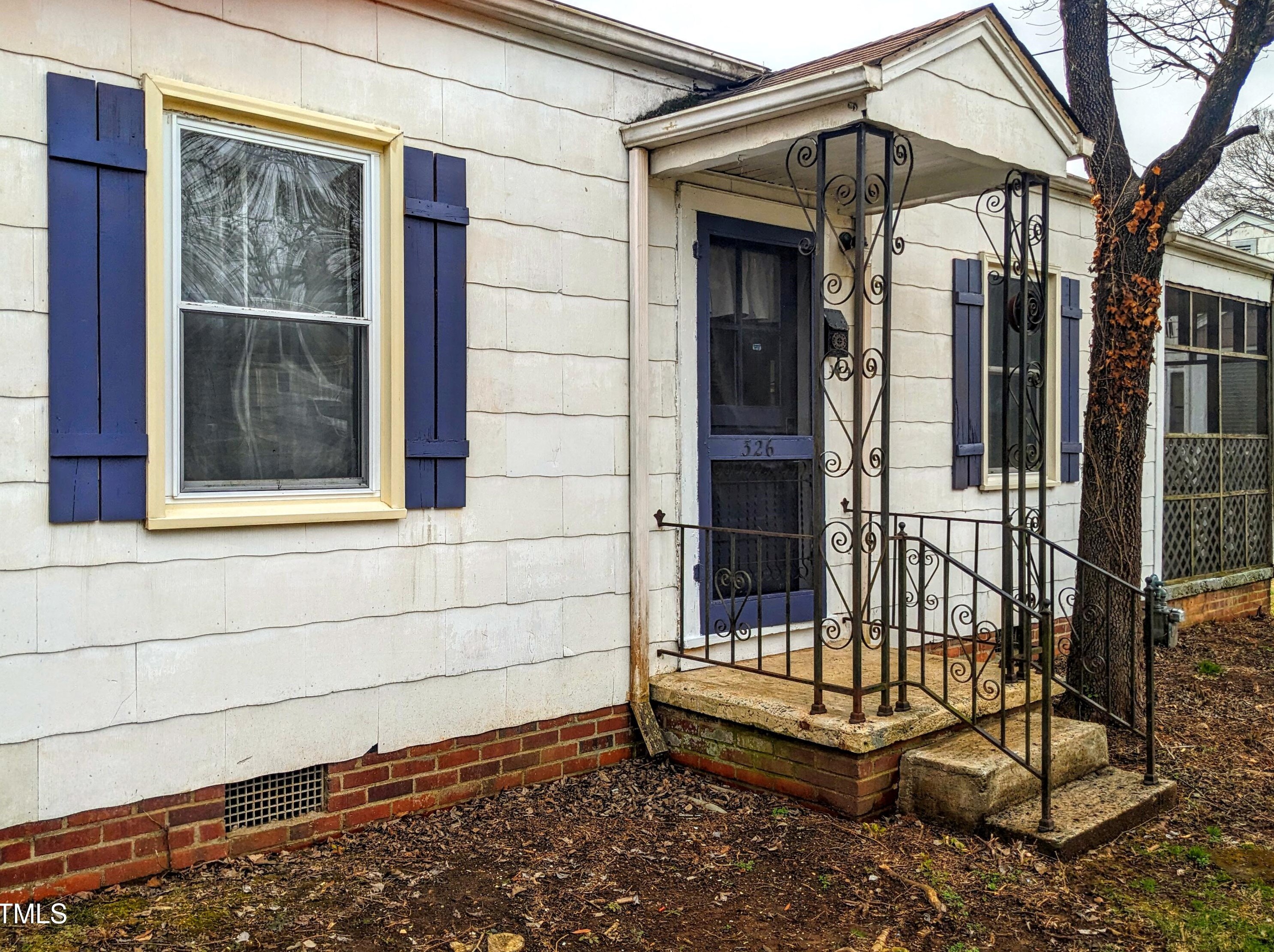 326 W Gilbreath St, Graham, NC 27253
