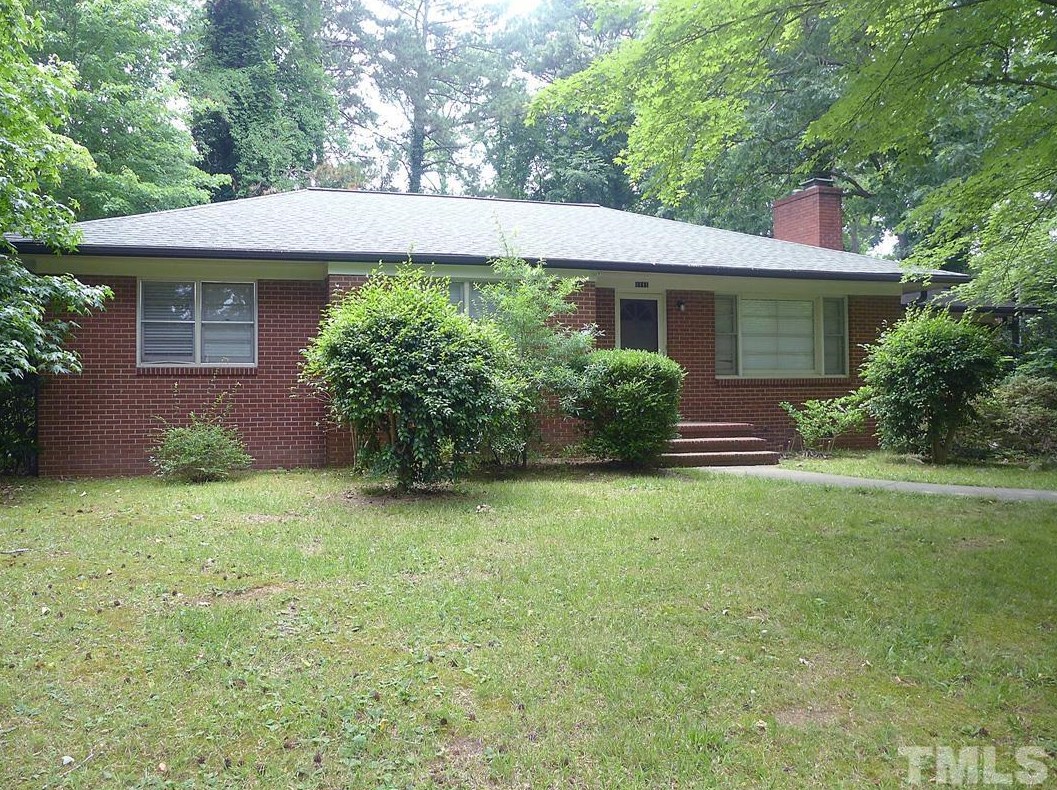 1111 Roosevelt Dr, Chapel Hill NC  27514-3238 exterior