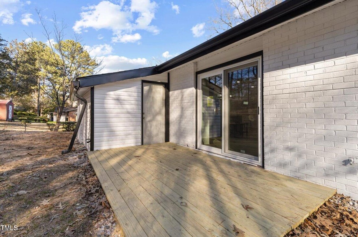 2118 Dandridge Dr, Raleigh NC  27610-4810 exterior