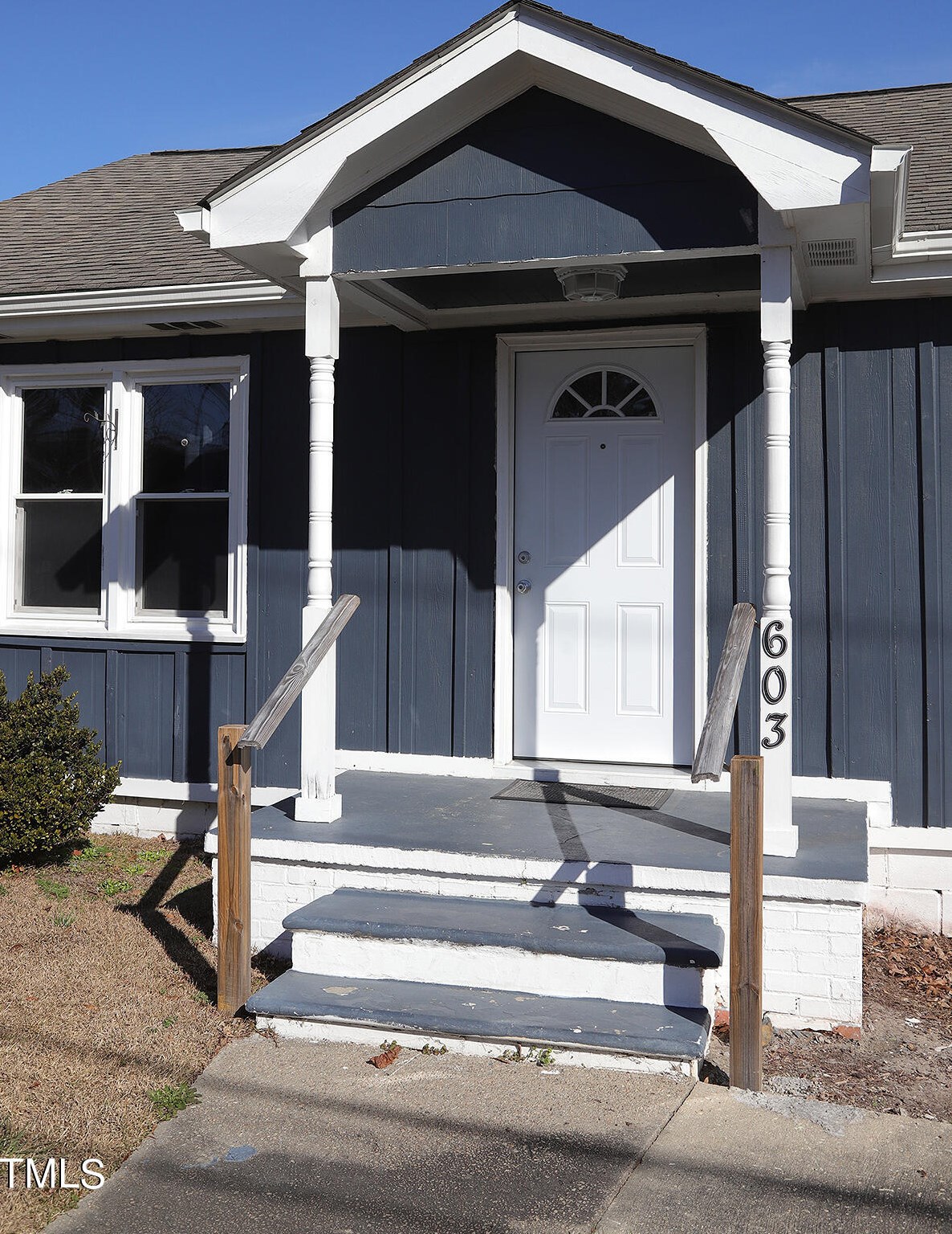 603 Holmes St, Benson, NC 27504-1241