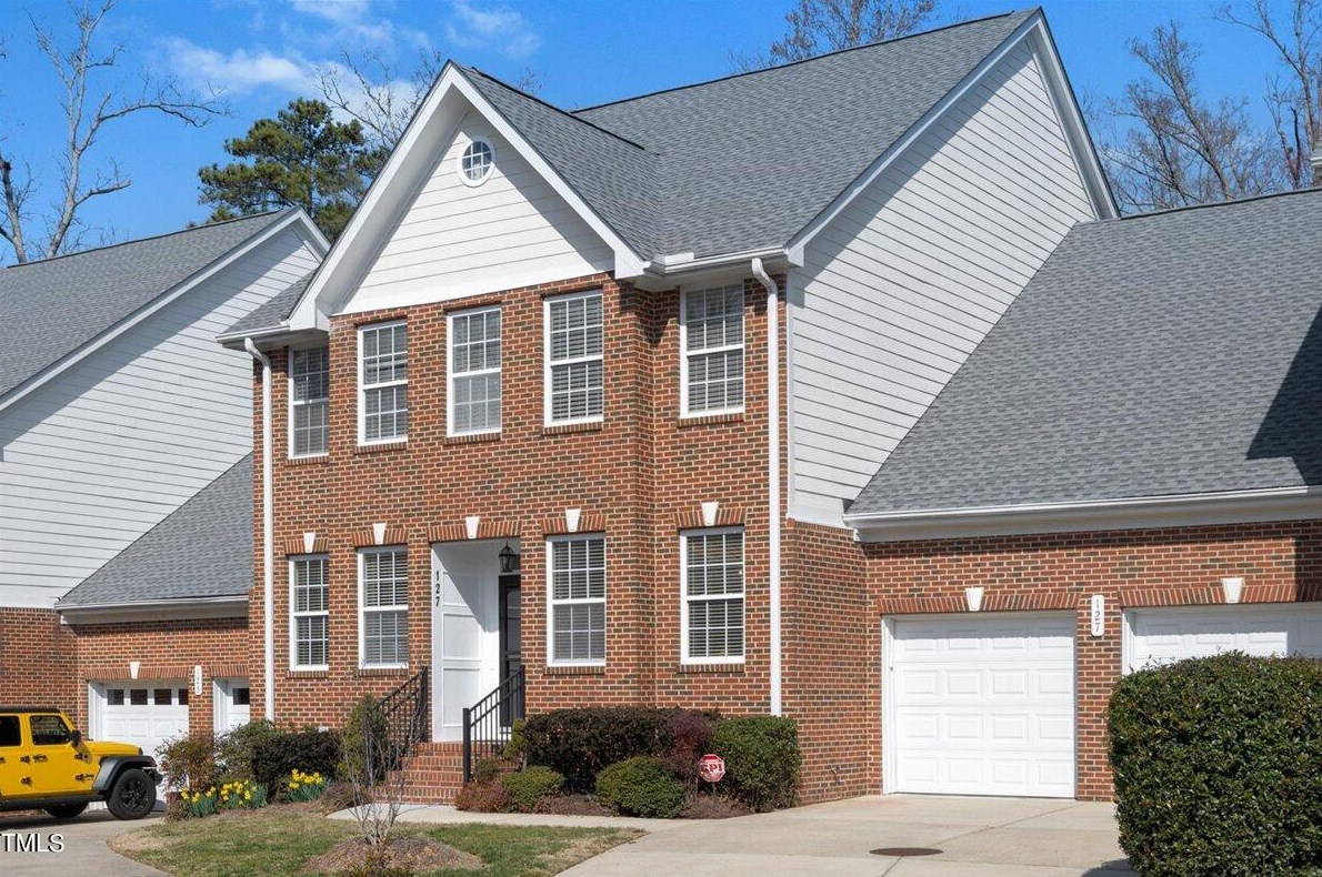 127 Alden Village Ct, Cary, NC 27519-9798