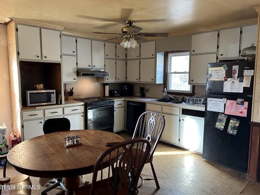 503 Memorial Dr, Bowdens, NC 28398-1523