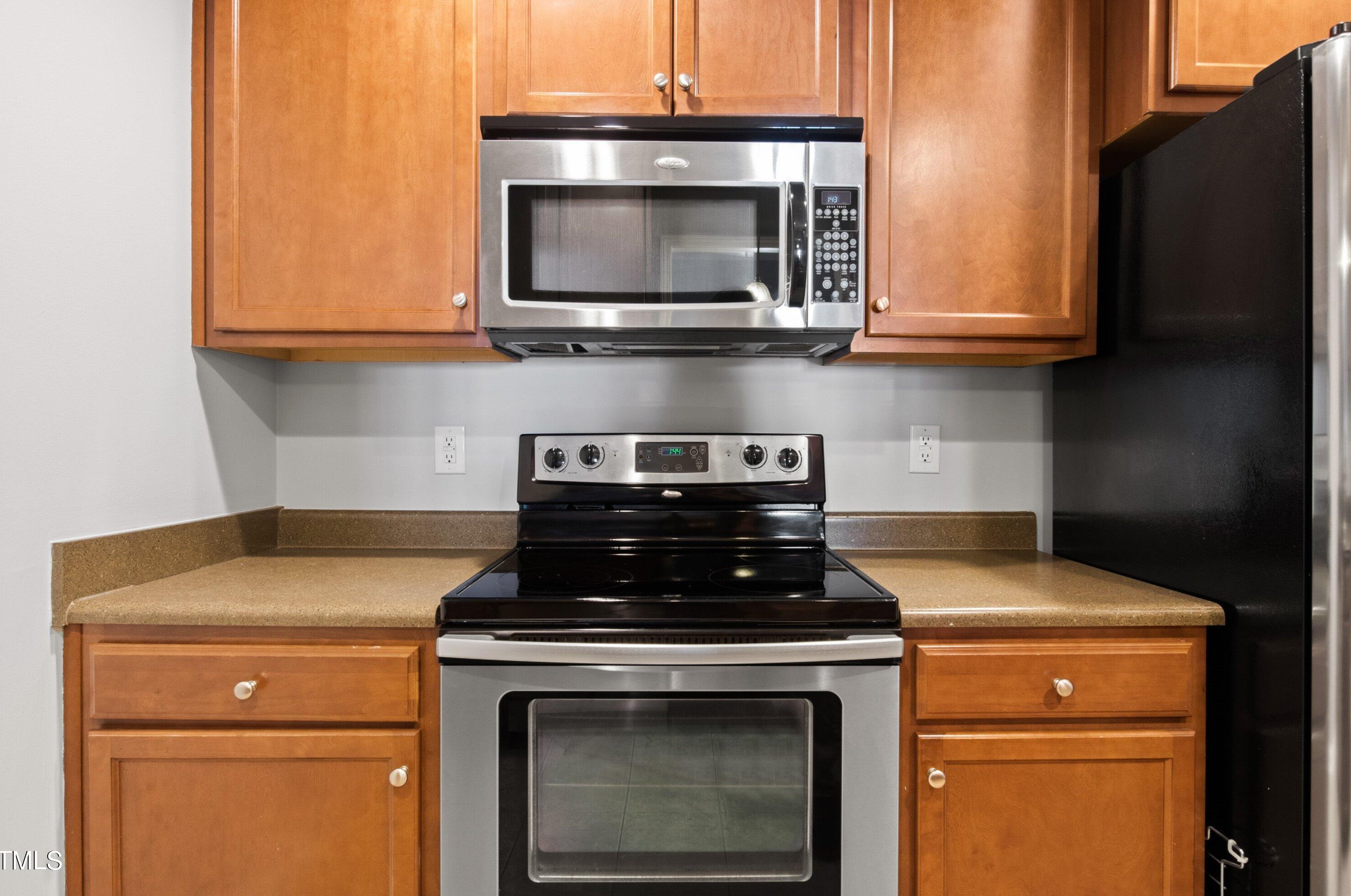 13 Moss Crk Dr, Clayton NC 27520-6925 exterior