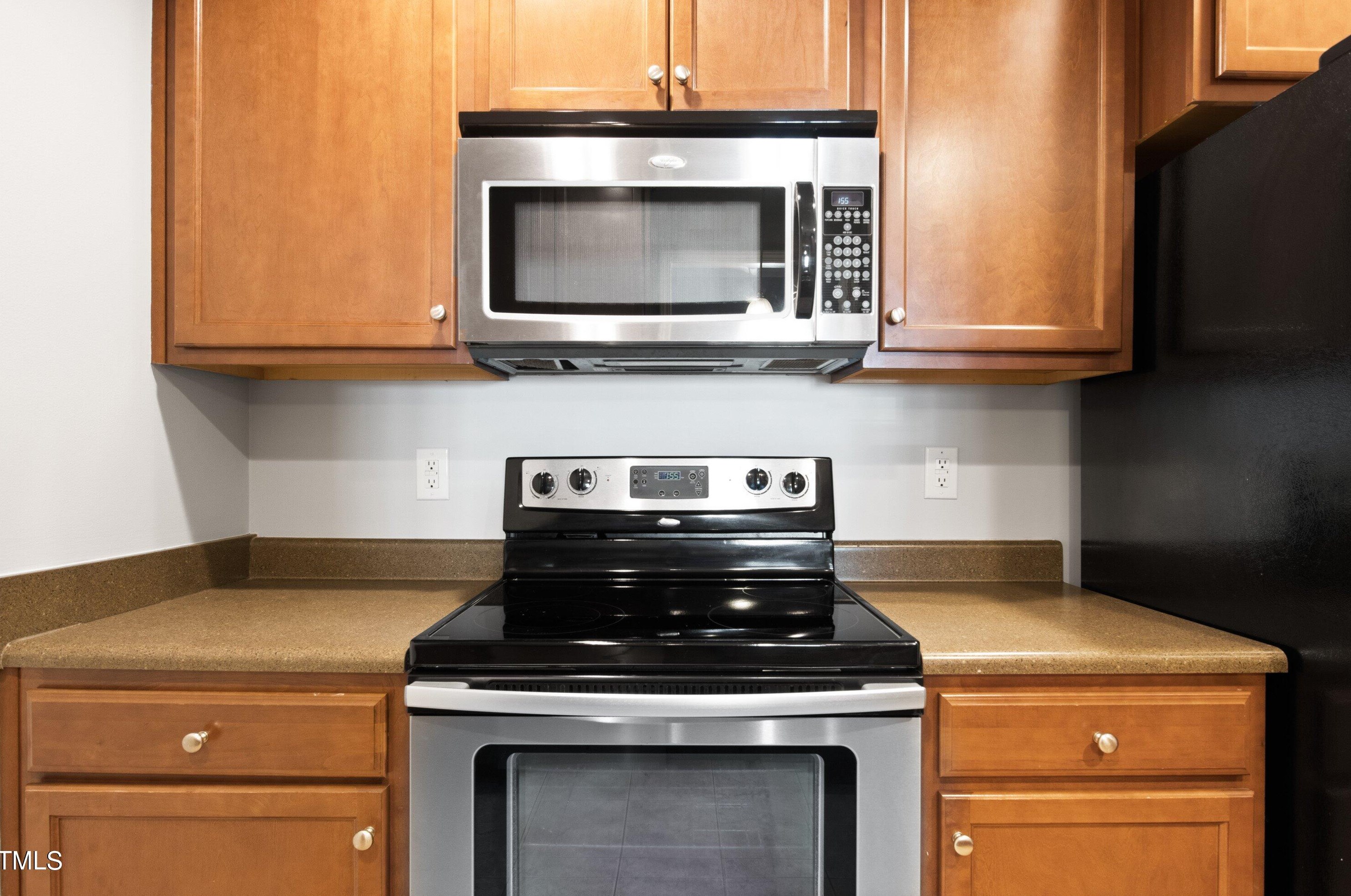 13 Moss Crk Dr, Clayton NC 27520-6925 exterior