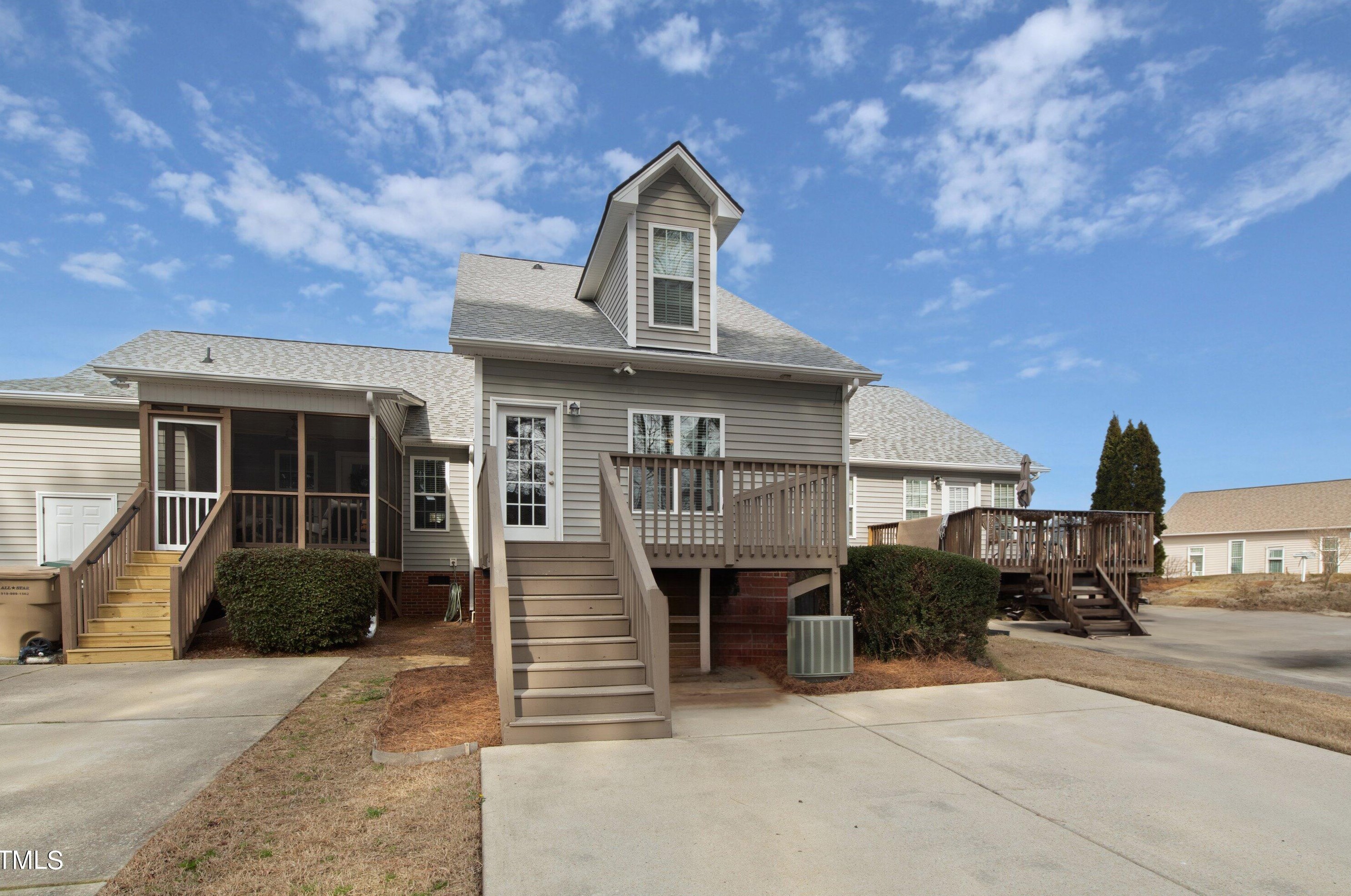 13 Moss Crk Dr, Clayton NC 27520-6925 exterior