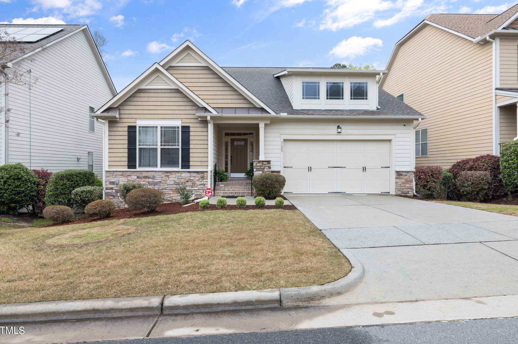 725 Weavers Ridge Dr, Cary, NC 27519-8172