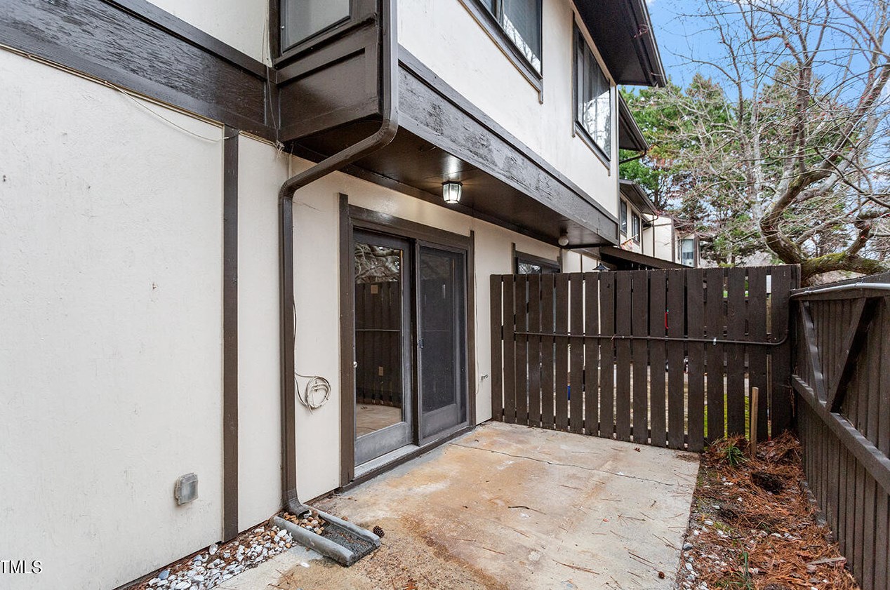 4274 Lake Ridge Dr, Raleigh NC  27604-3420 exterior