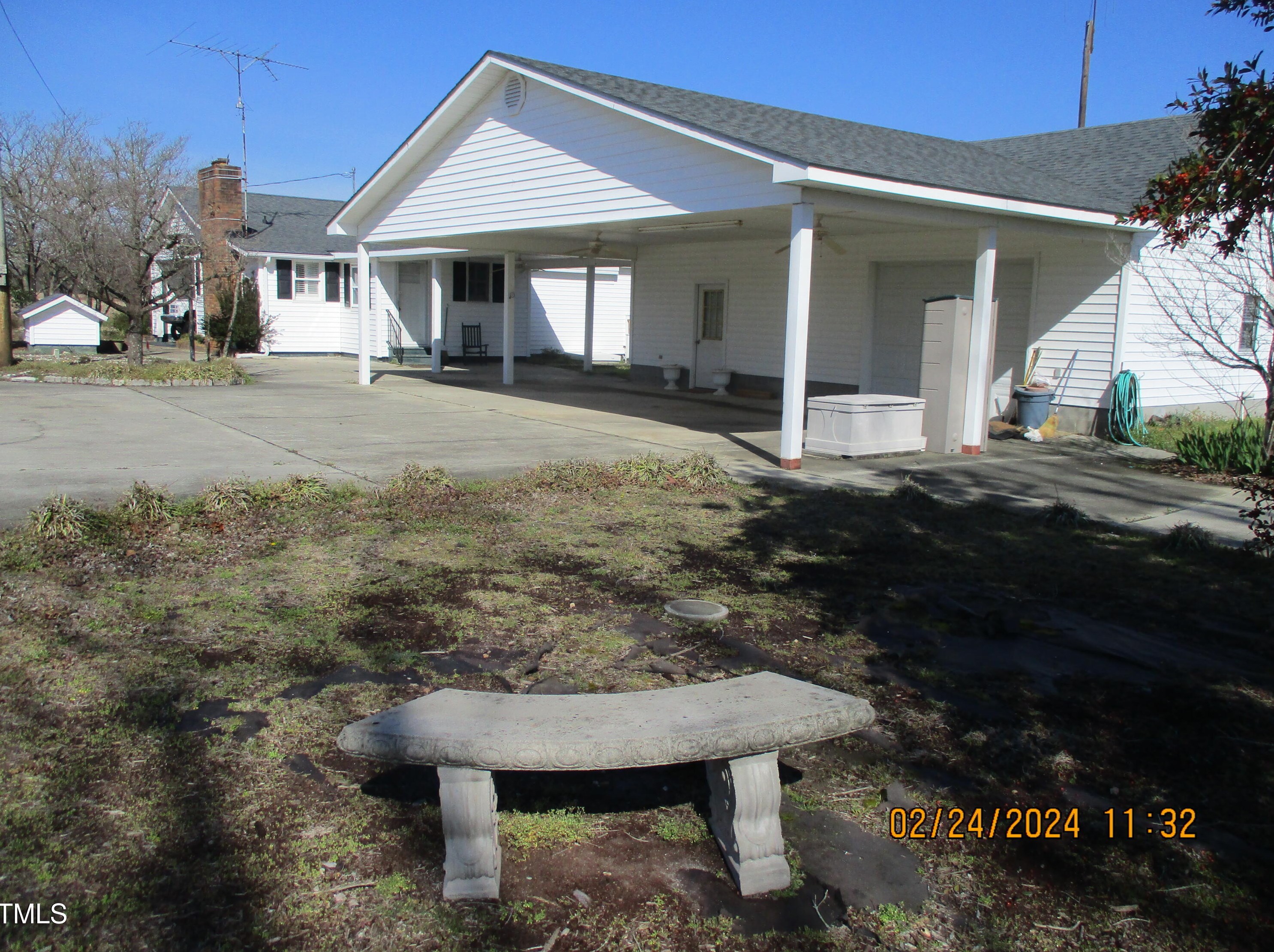 1974 Moltonville Rd, Clinton, NC 28328-0733