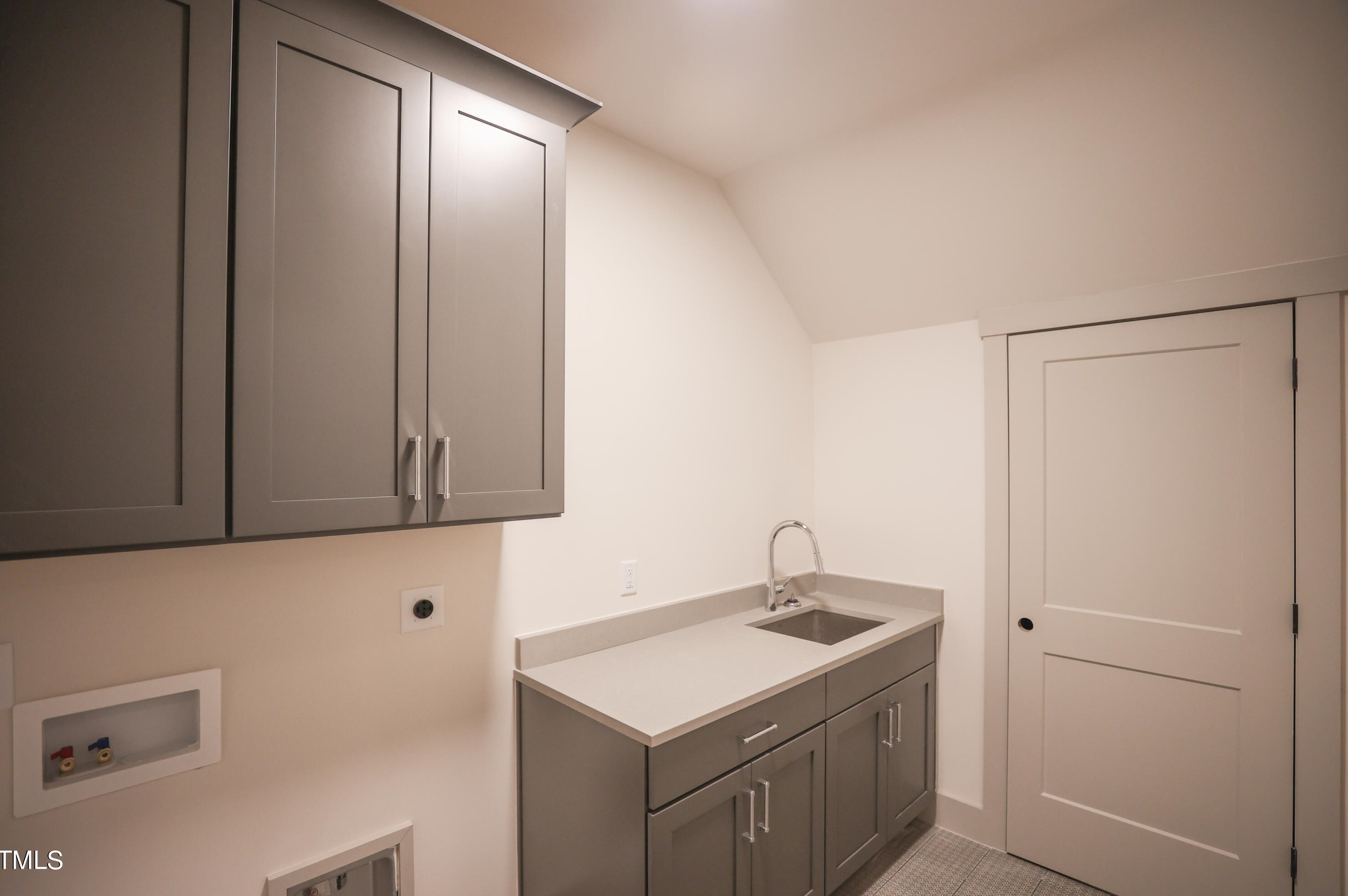 252 Lk Dr, Cary NC 27513-3103 exterior