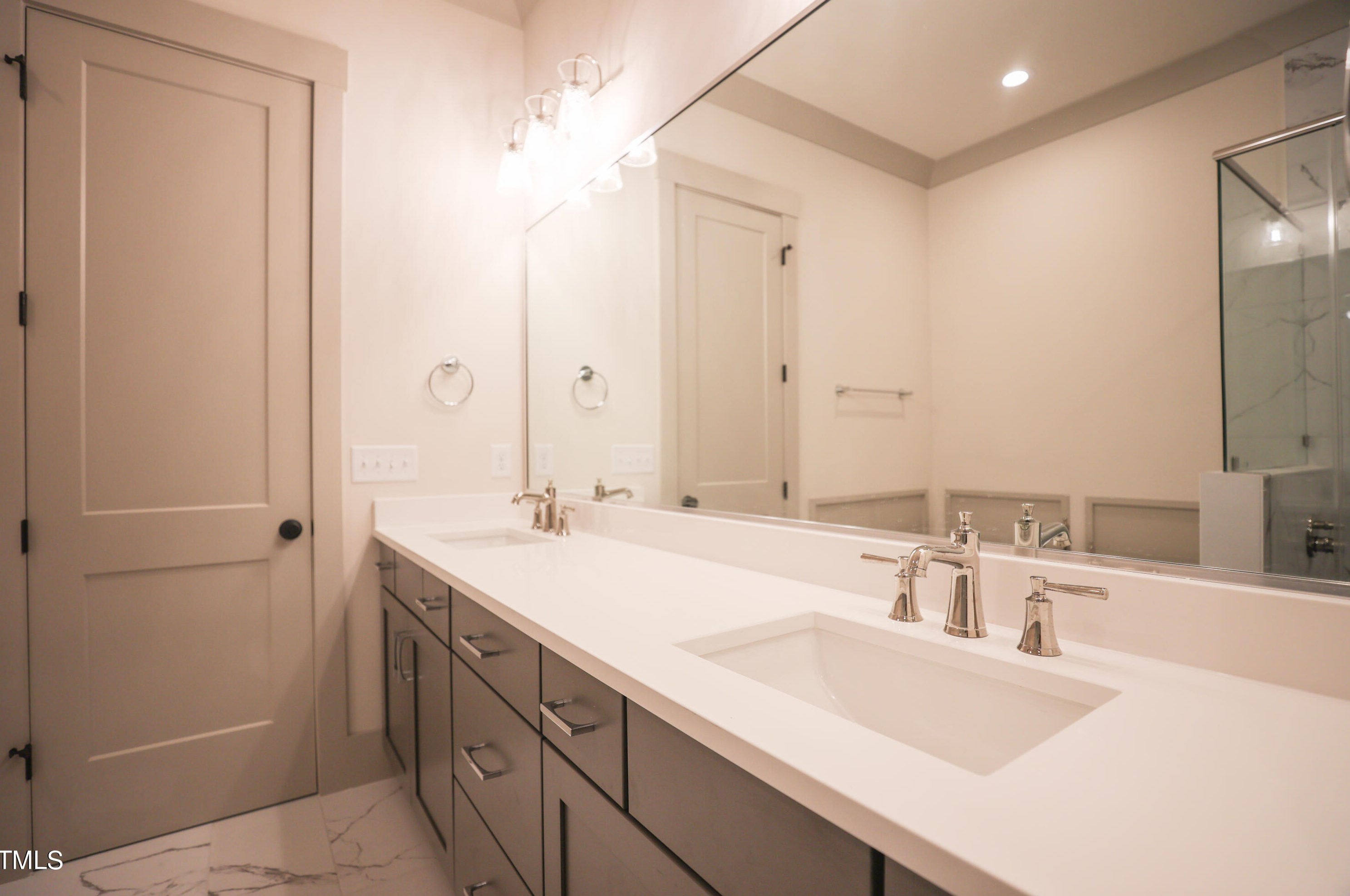 252 Lk Dr, Cary NC 27513-3103 exterior