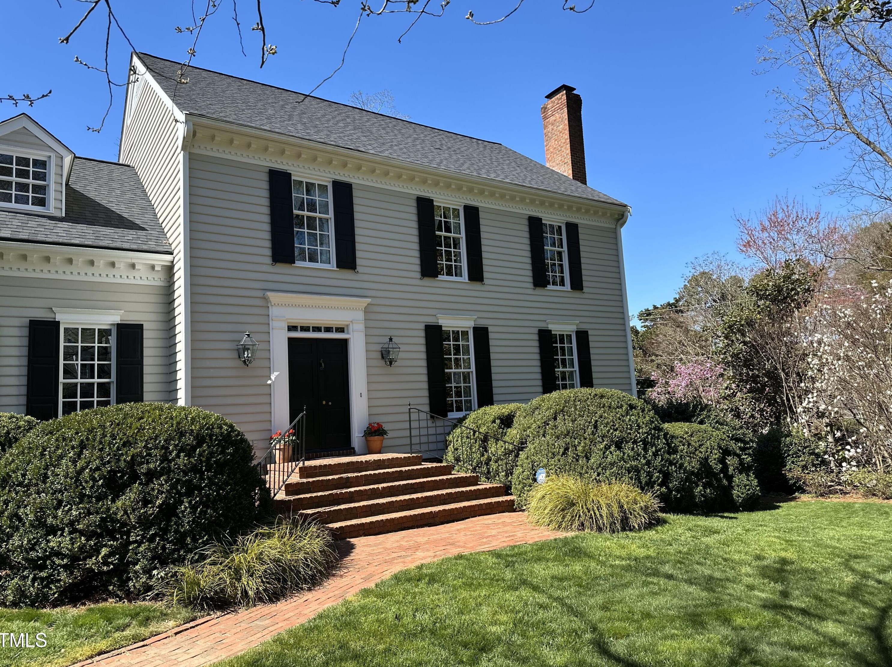 3913 Stratford Ct, Raleigh, NC 27609-6351