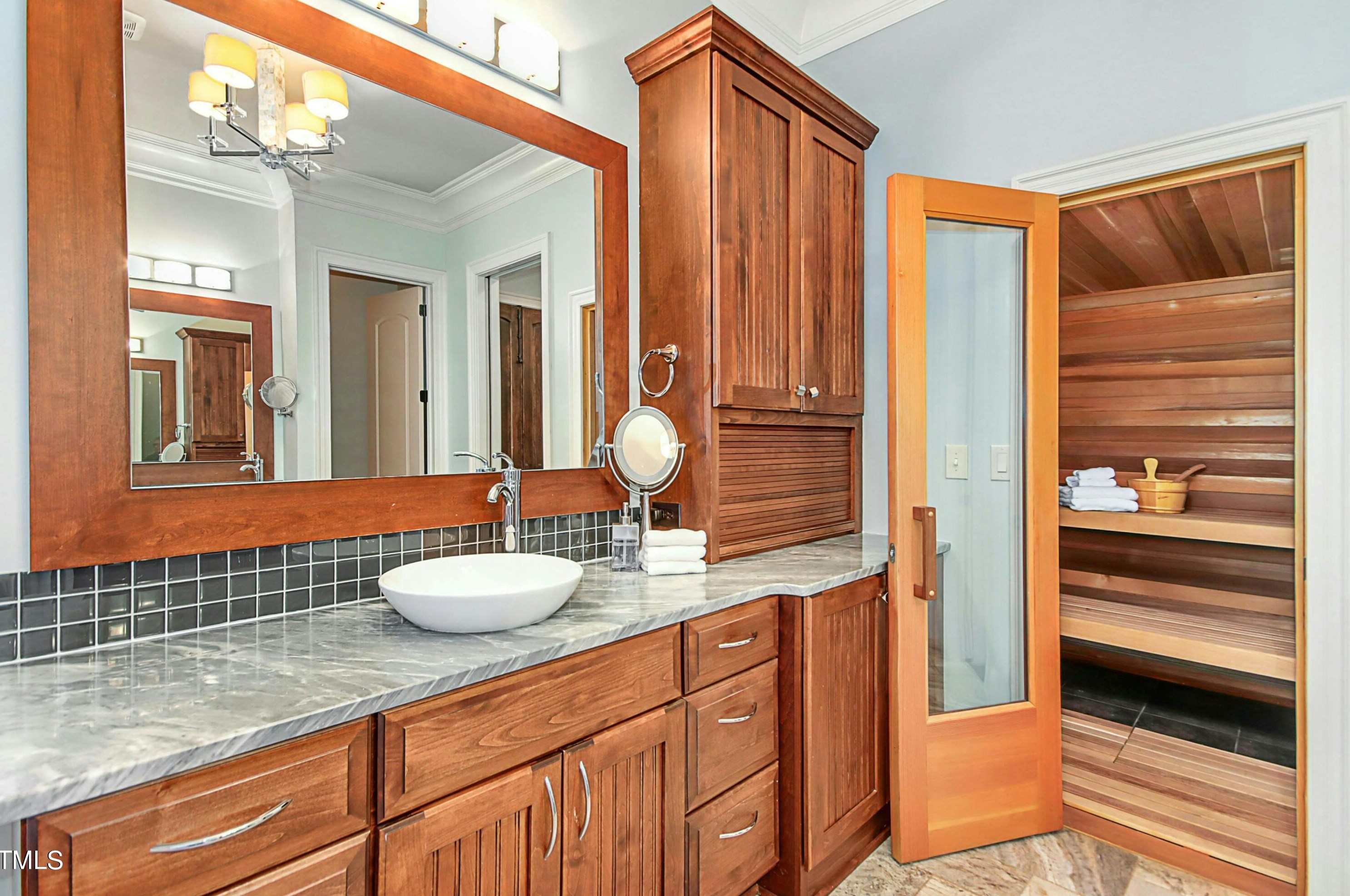 2712 Anderson Dr, Raleigh NC  27608-1504 exterior