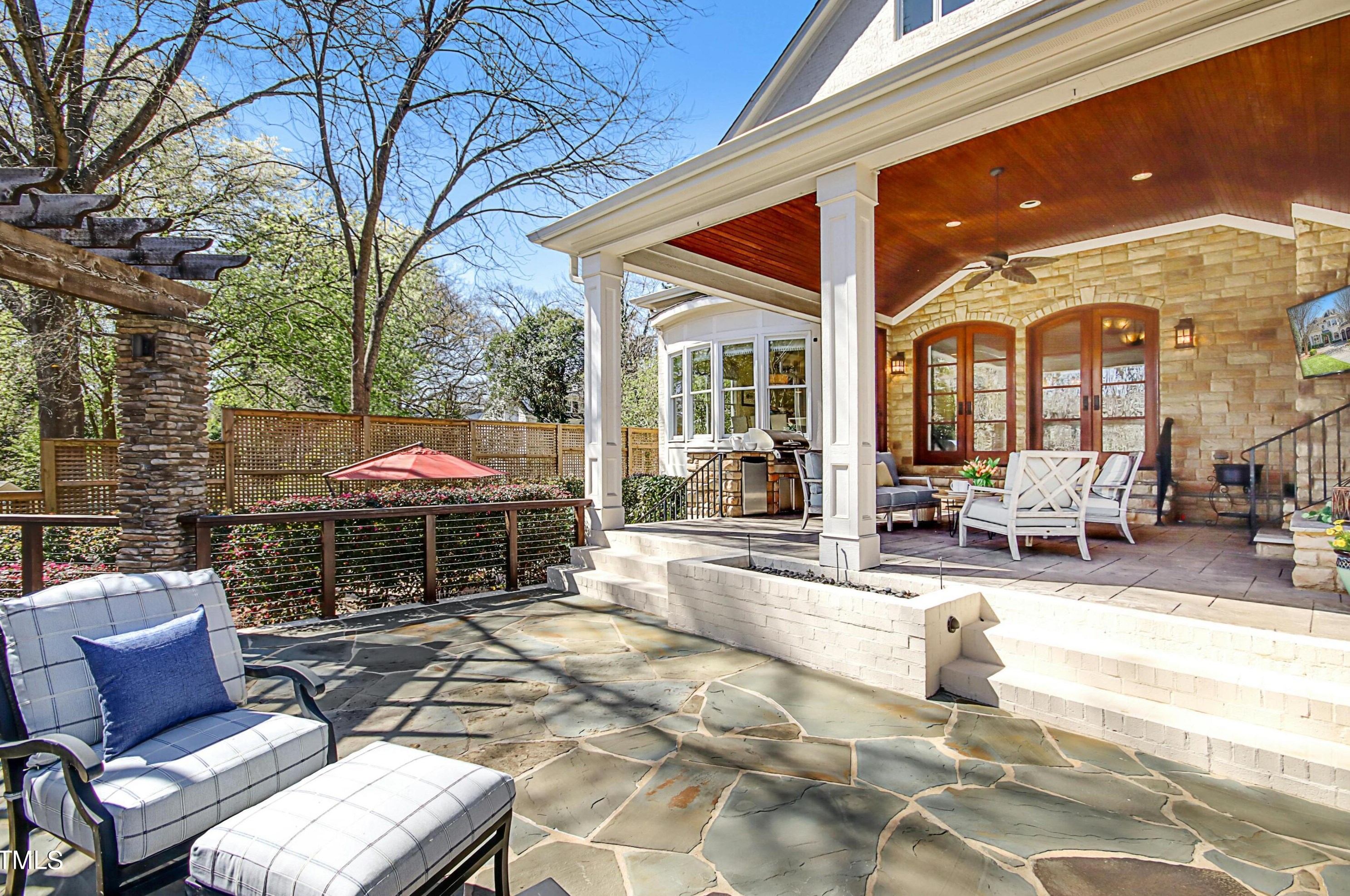 2712 Anderson Dr, Raleigh NC  27608-1504 exterior