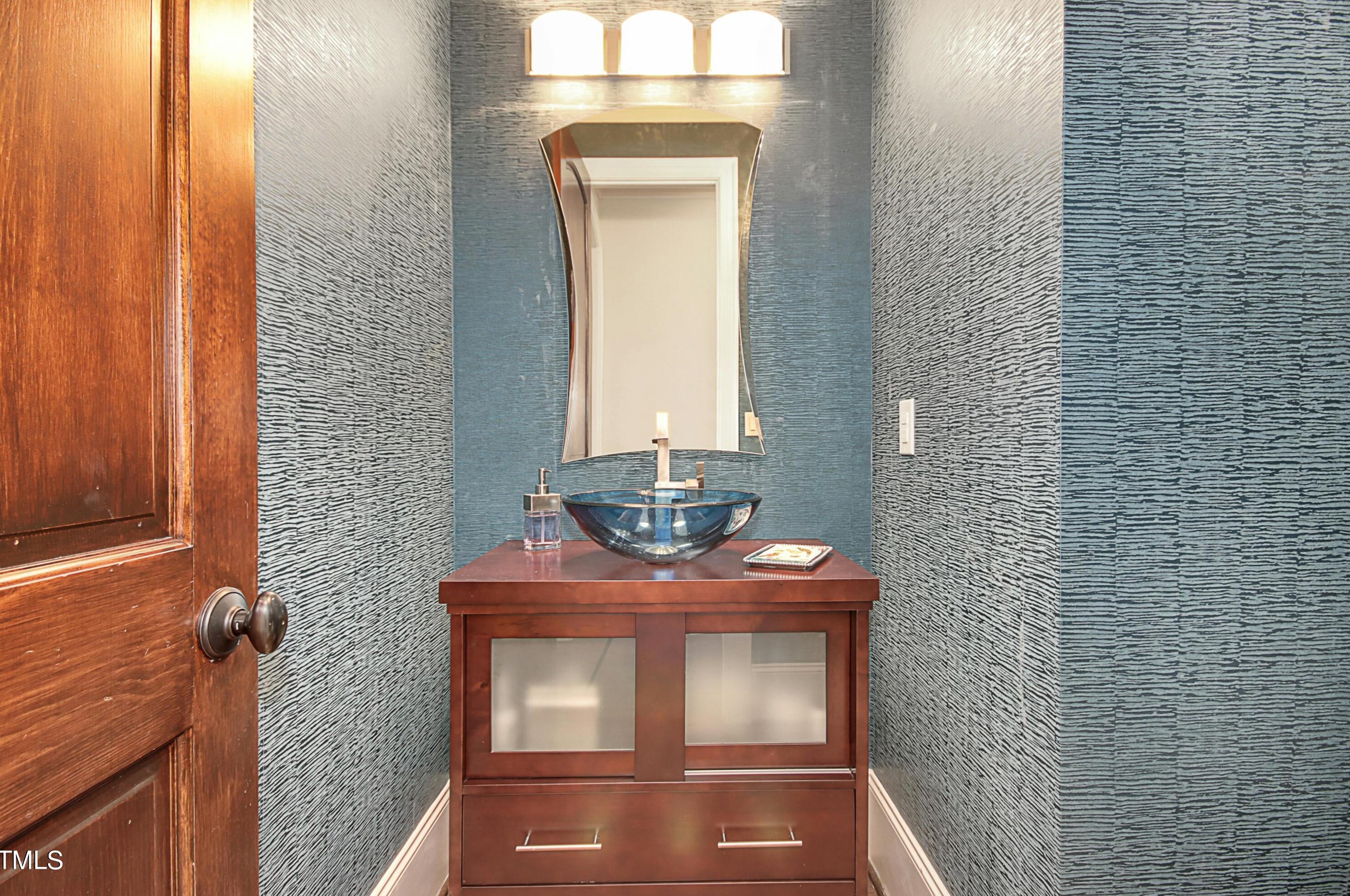 2712 Anderson Dr, Raleigh NC  27608-1504 exterior