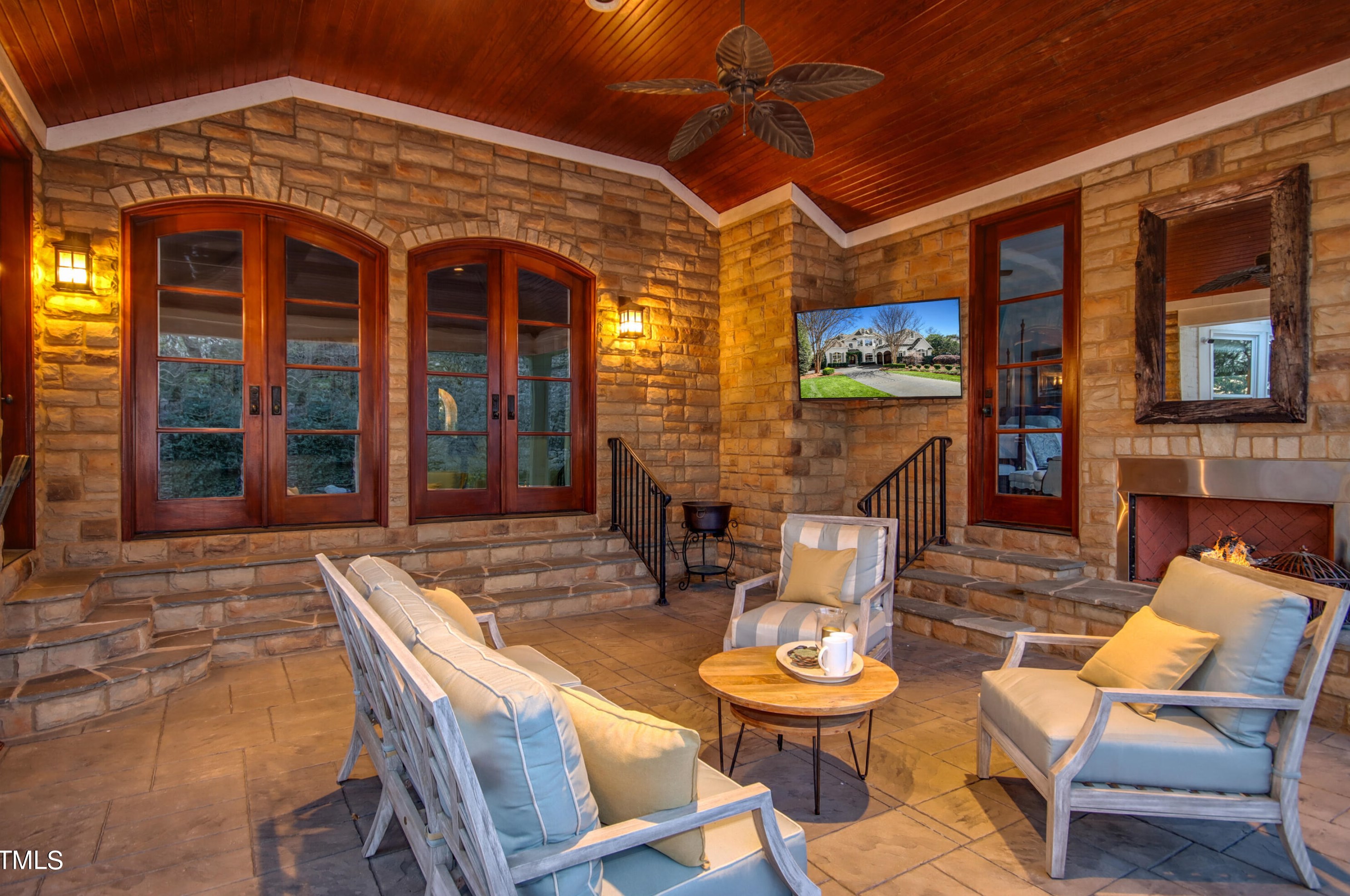 2712 Anderson Dr, Raleigh NC  27608-1504 exterior