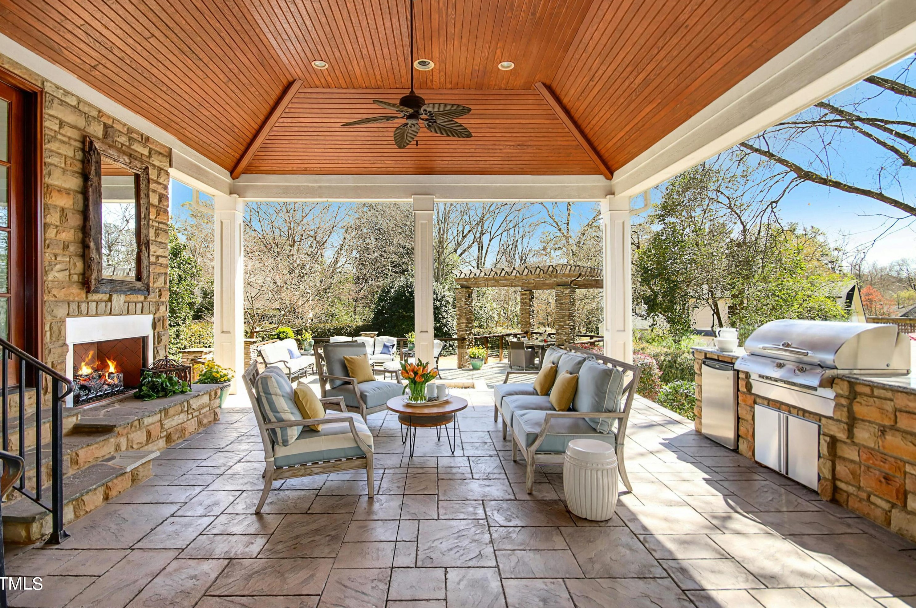 2712 Anderson Dr, Raleigh NC  27608-1504 exterior
