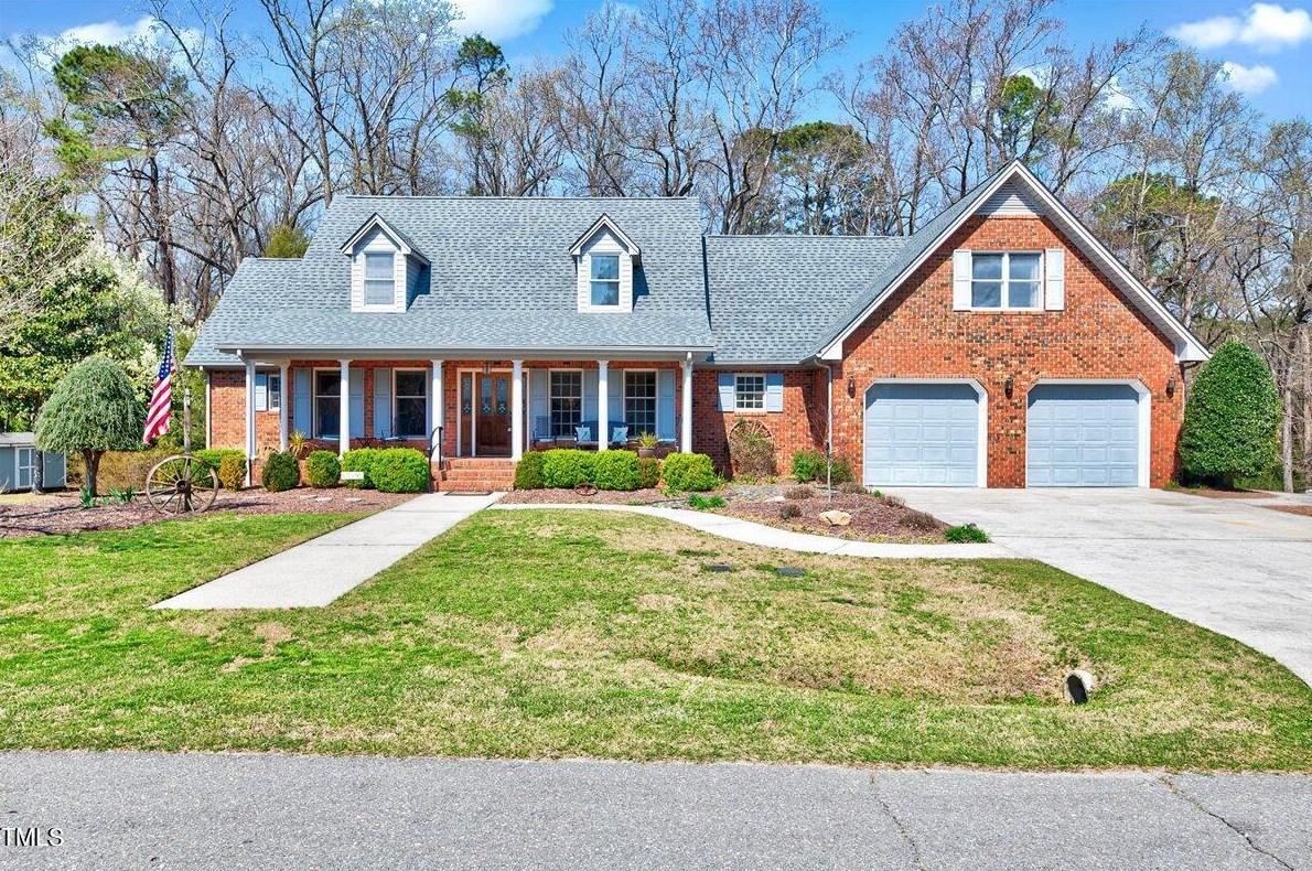 419 Blackmon St, Four Oaks, NC 27524-9402