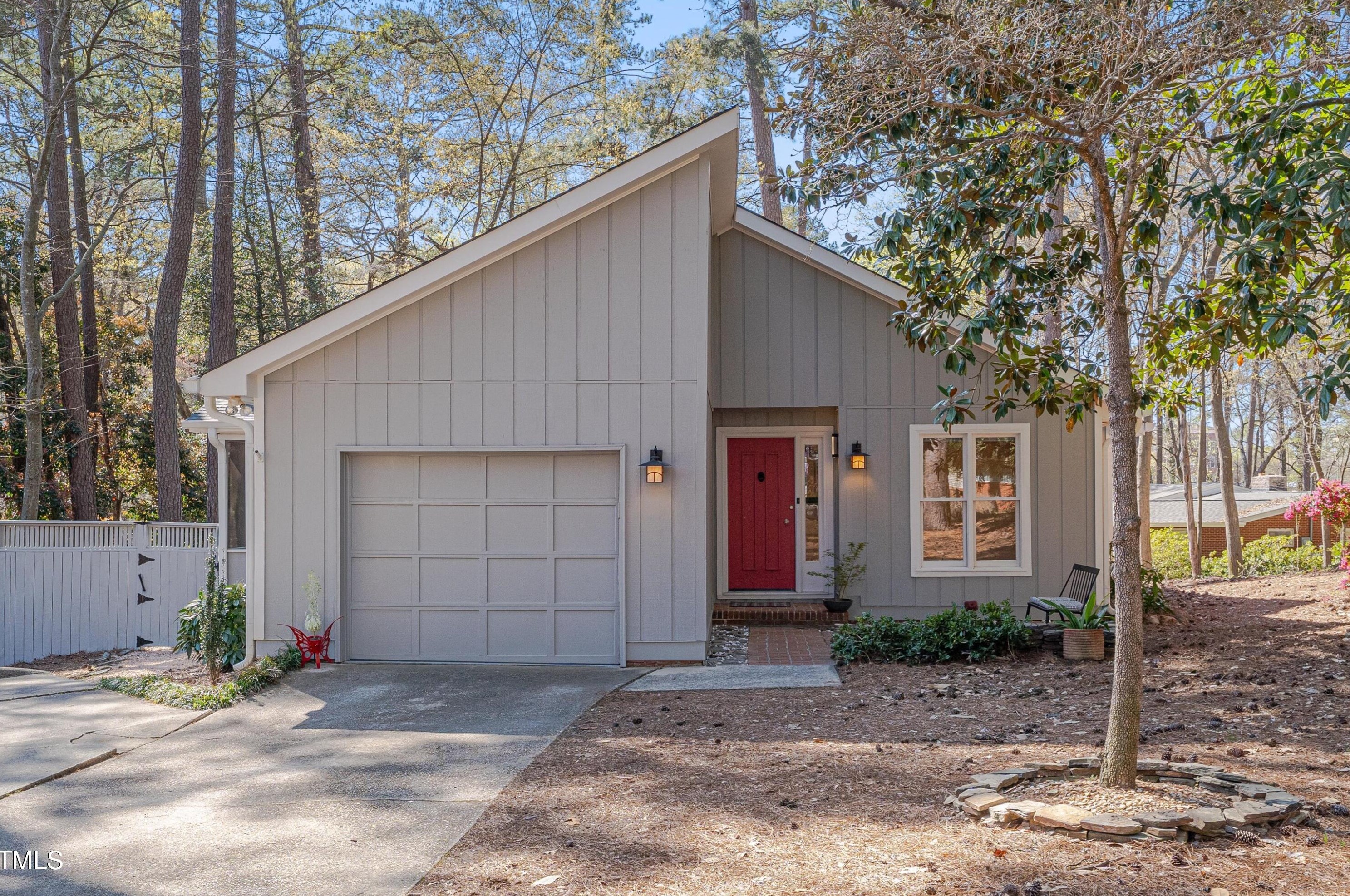 4423 Memorial Dr, Raleigh, NC 27612-3911