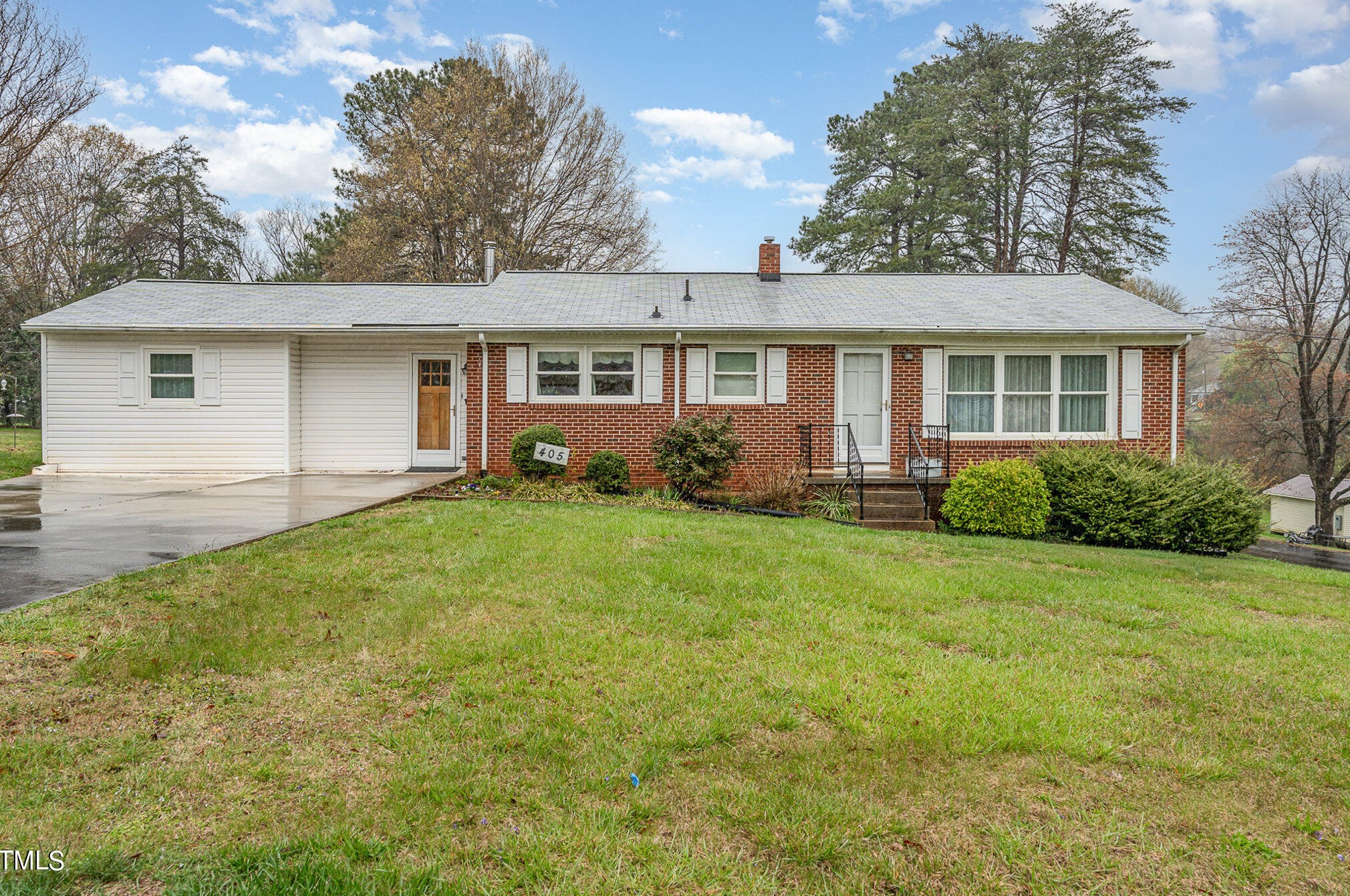 405 Graham St, Mebane, NC 27302-2547