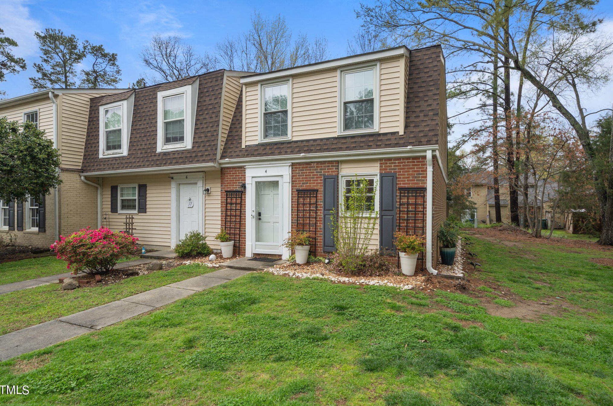 4 Patriot Cir, Durham, NC 27704-1752