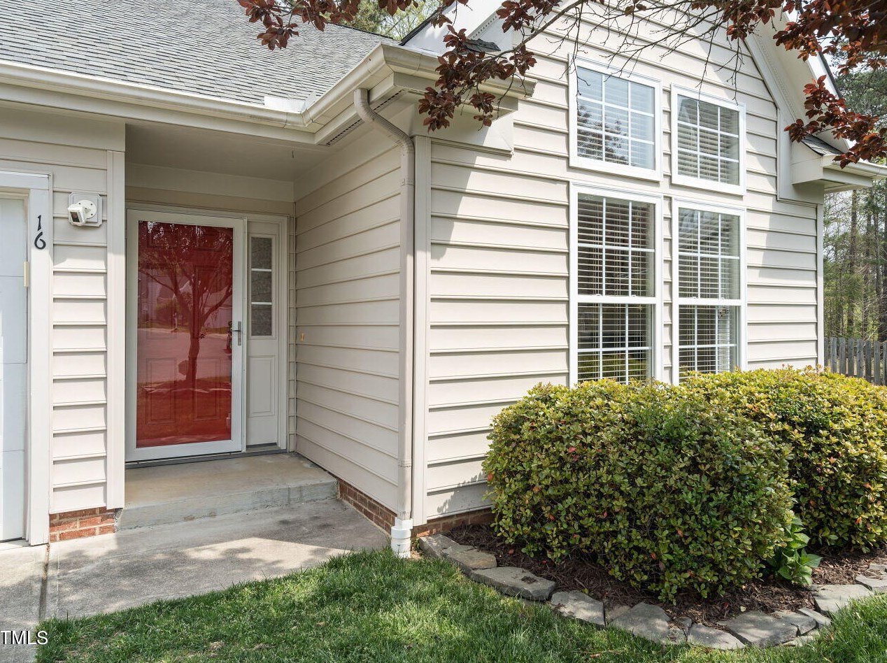 16 Richardson Cir, Durham, NC 27713-8985