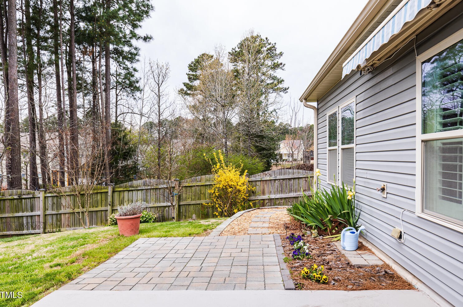 8 Crawford Ct, Durham NC 27703-9475 exterior