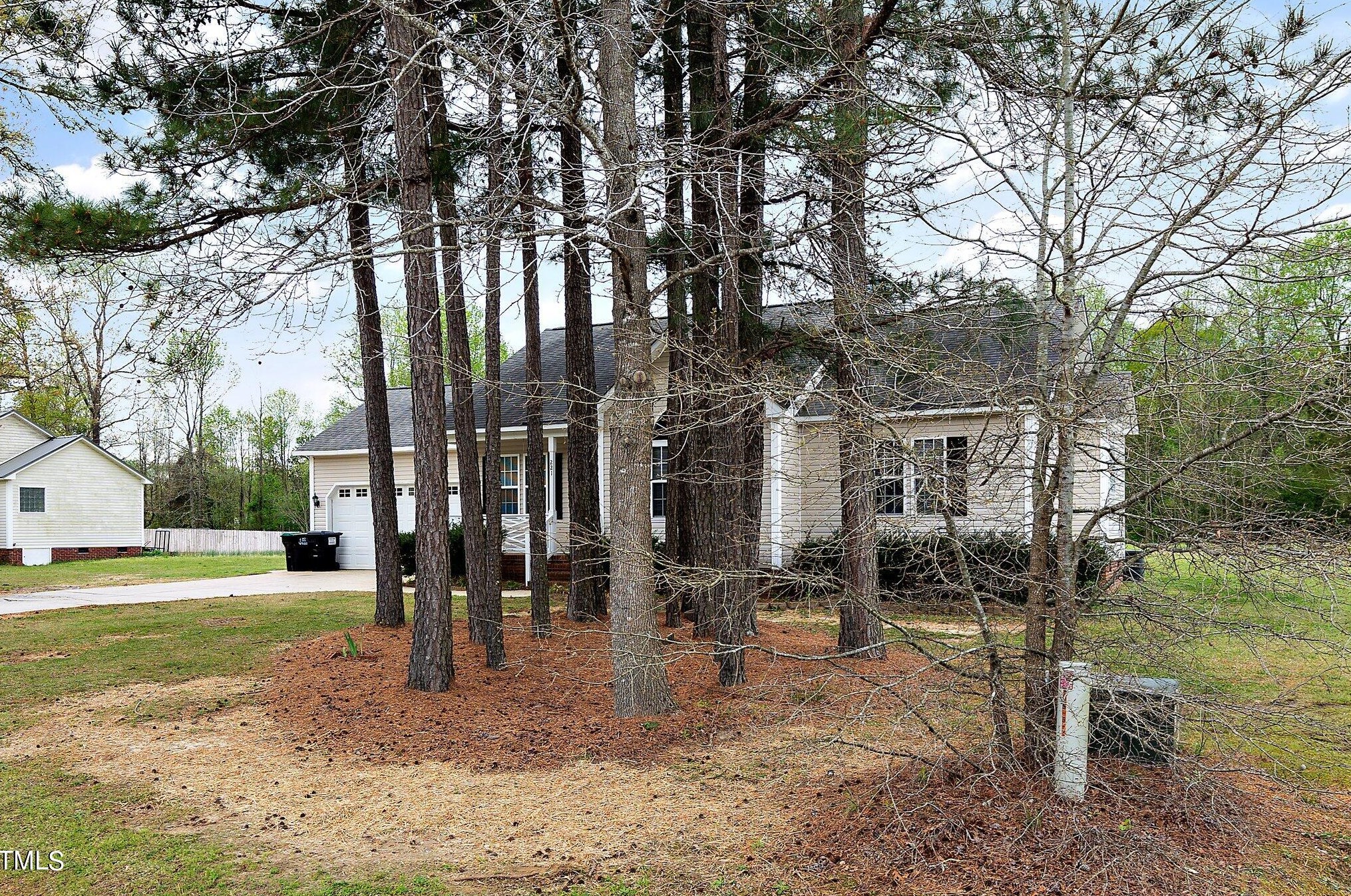 221 Pedernales Dr, Smithfield, NC 27577-9555