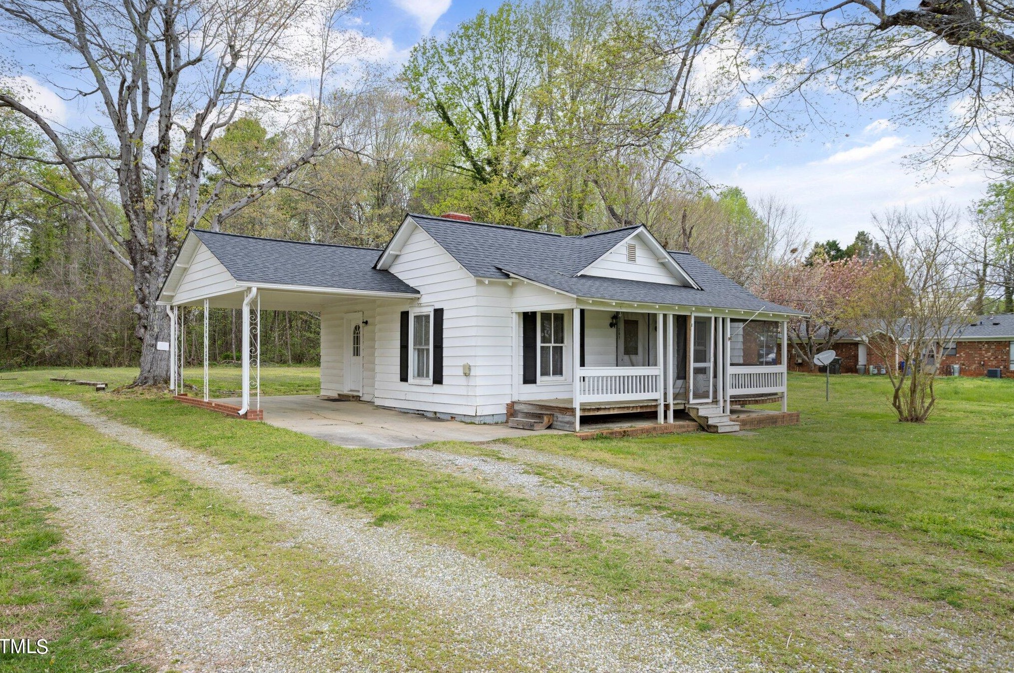 702 S 8th St, Mebane, NC 27302