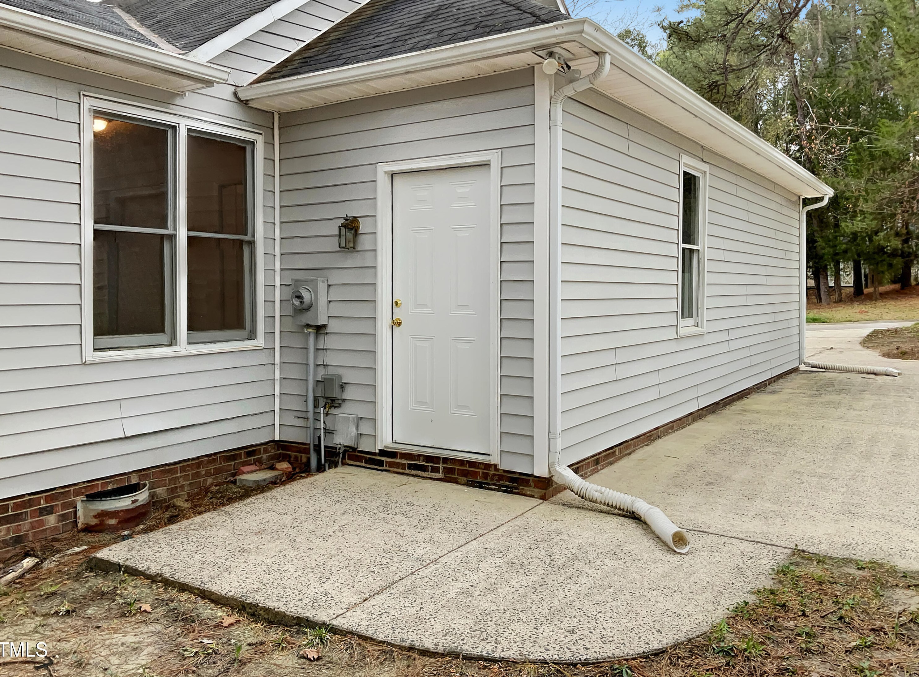1107 Goldendale Dr, Durham NC  27703-2630 exterior