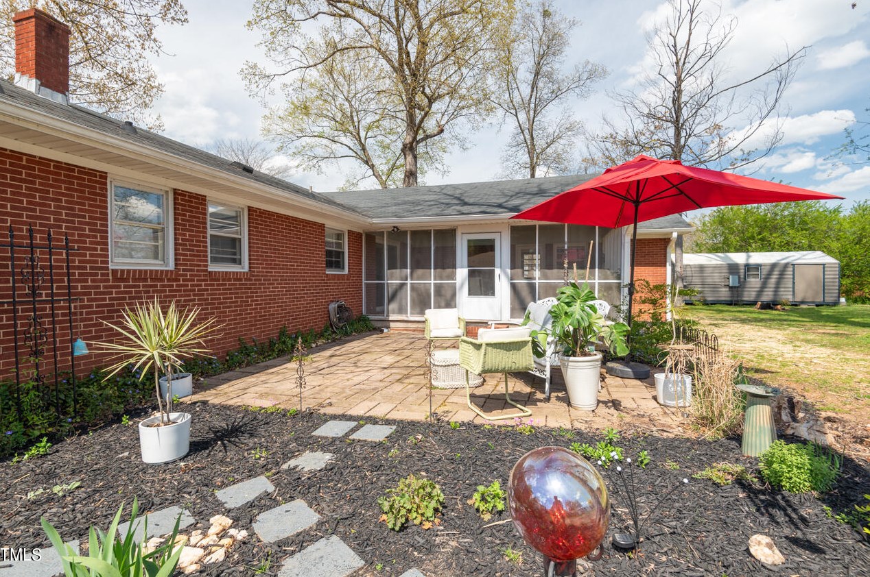 524 Carr St, Mebane NC  27302-2132 exterior