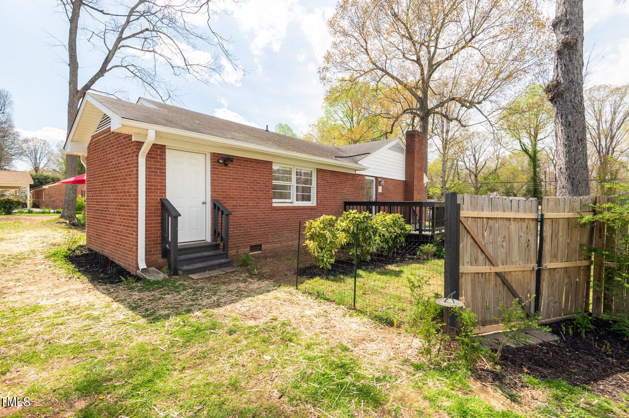 524 Carr St, Mebane NC  27302-2132 exterior