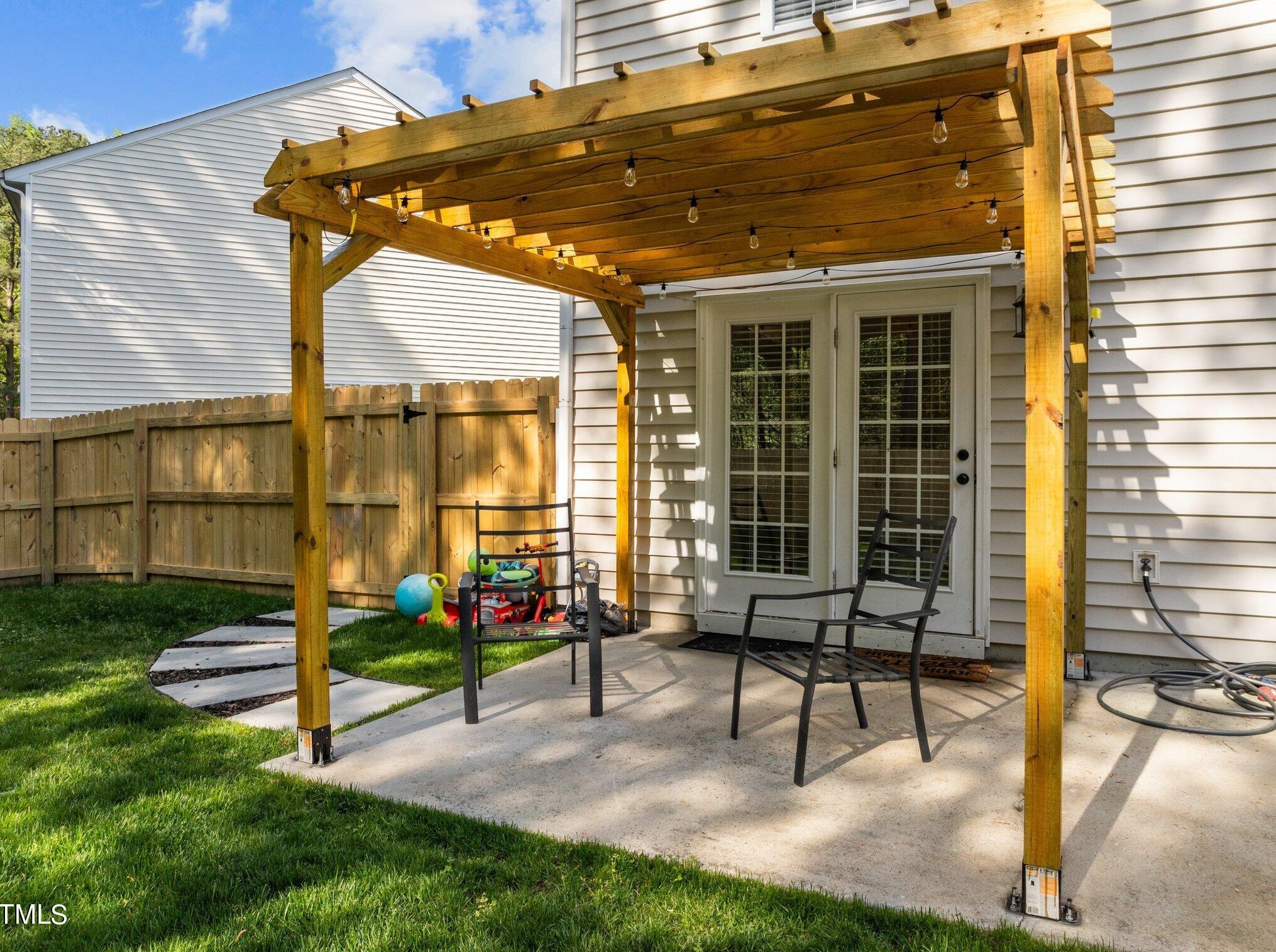 12304 Kendall Ridge Ct, Durham NC  27703-8540 exterior