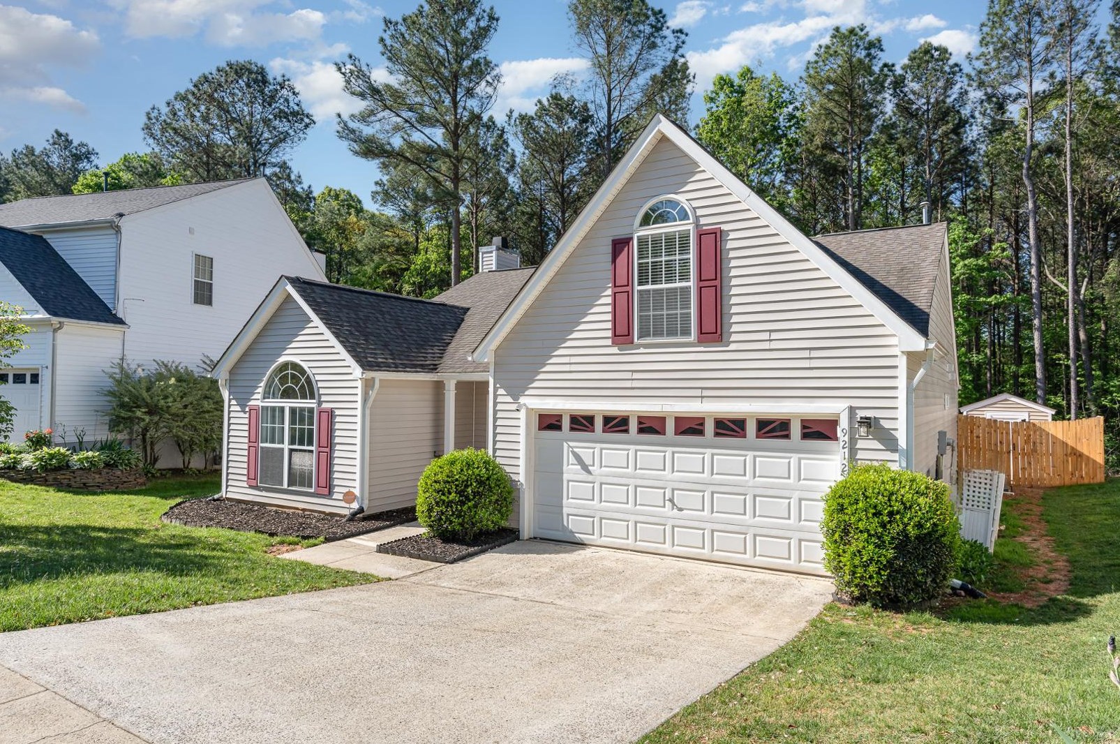 9212 Erinsbrook Dr, Raleigh, NC 27617