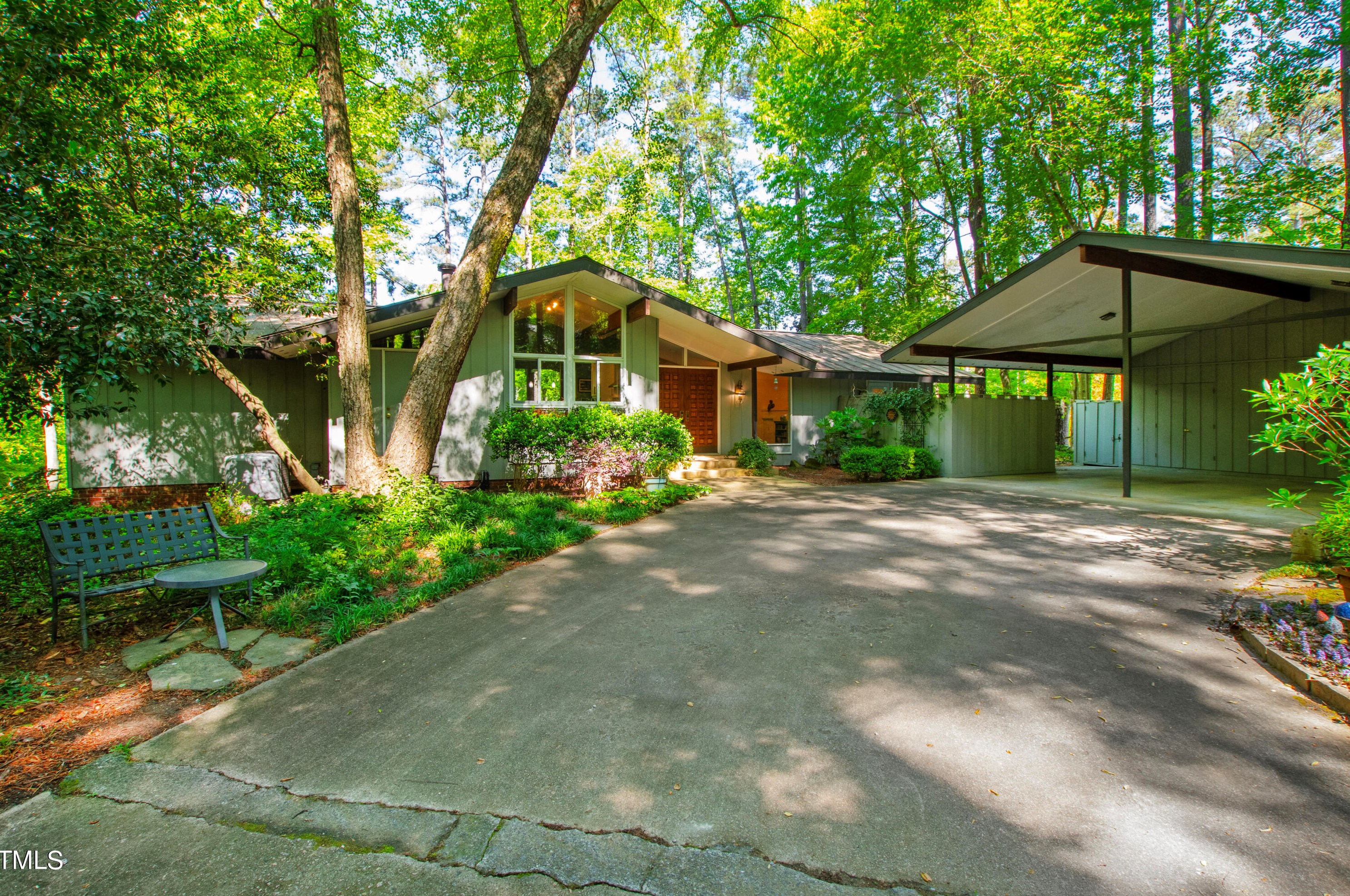 627 Lakestone Dr, Raleigh, NC 27609