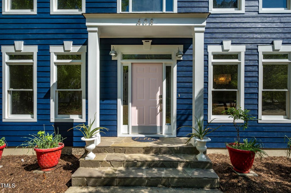 608 Manor Rdg Dr, Carrboro, NC 27510