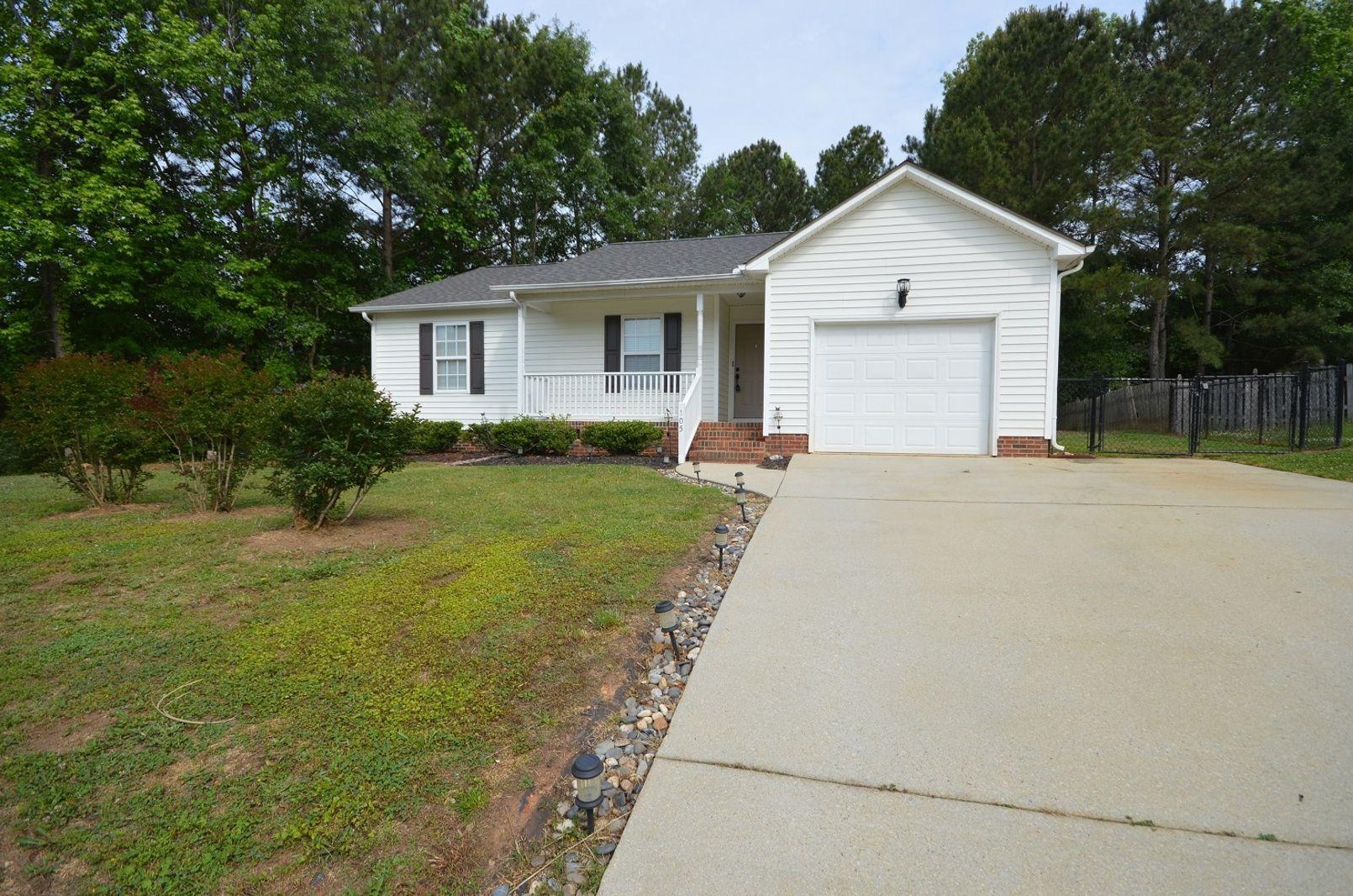 105 Pointer Ridge Ct, Holly Springs, NC 27540
