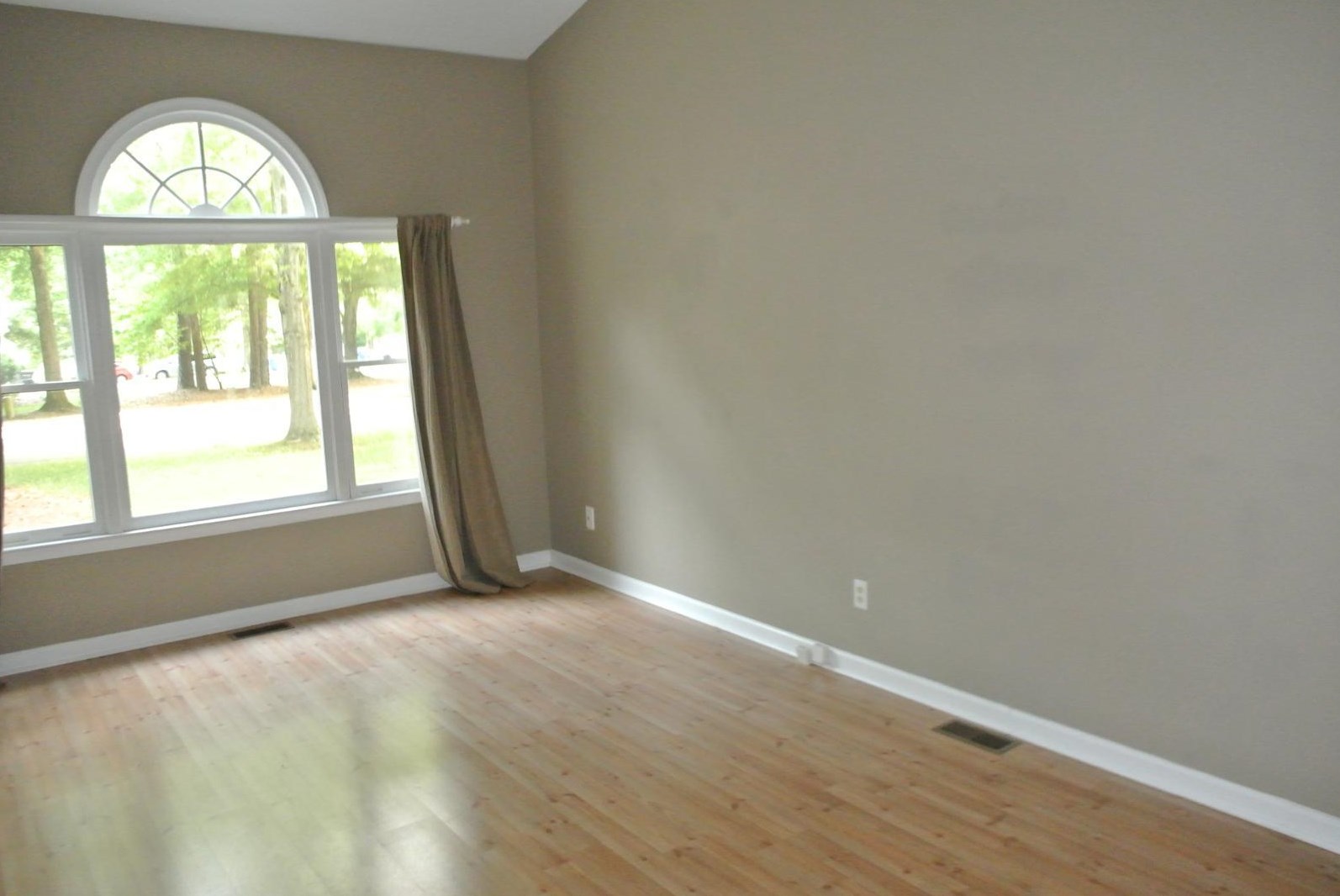 2201 Pathway Dr, Chapel Hill, NC 27516-8744