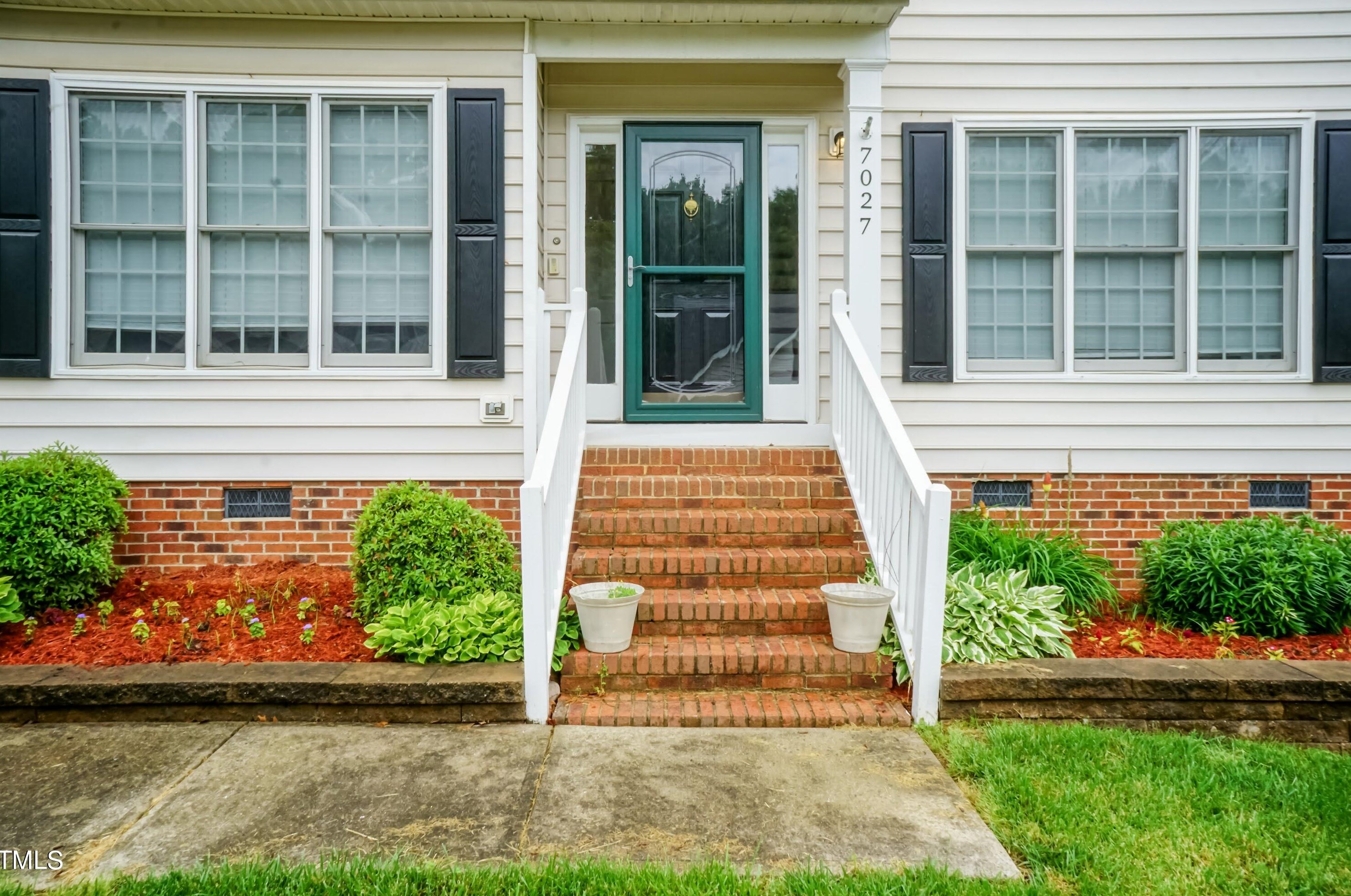 7027 Bellard Ct, Raleigh, NC 27617-8363