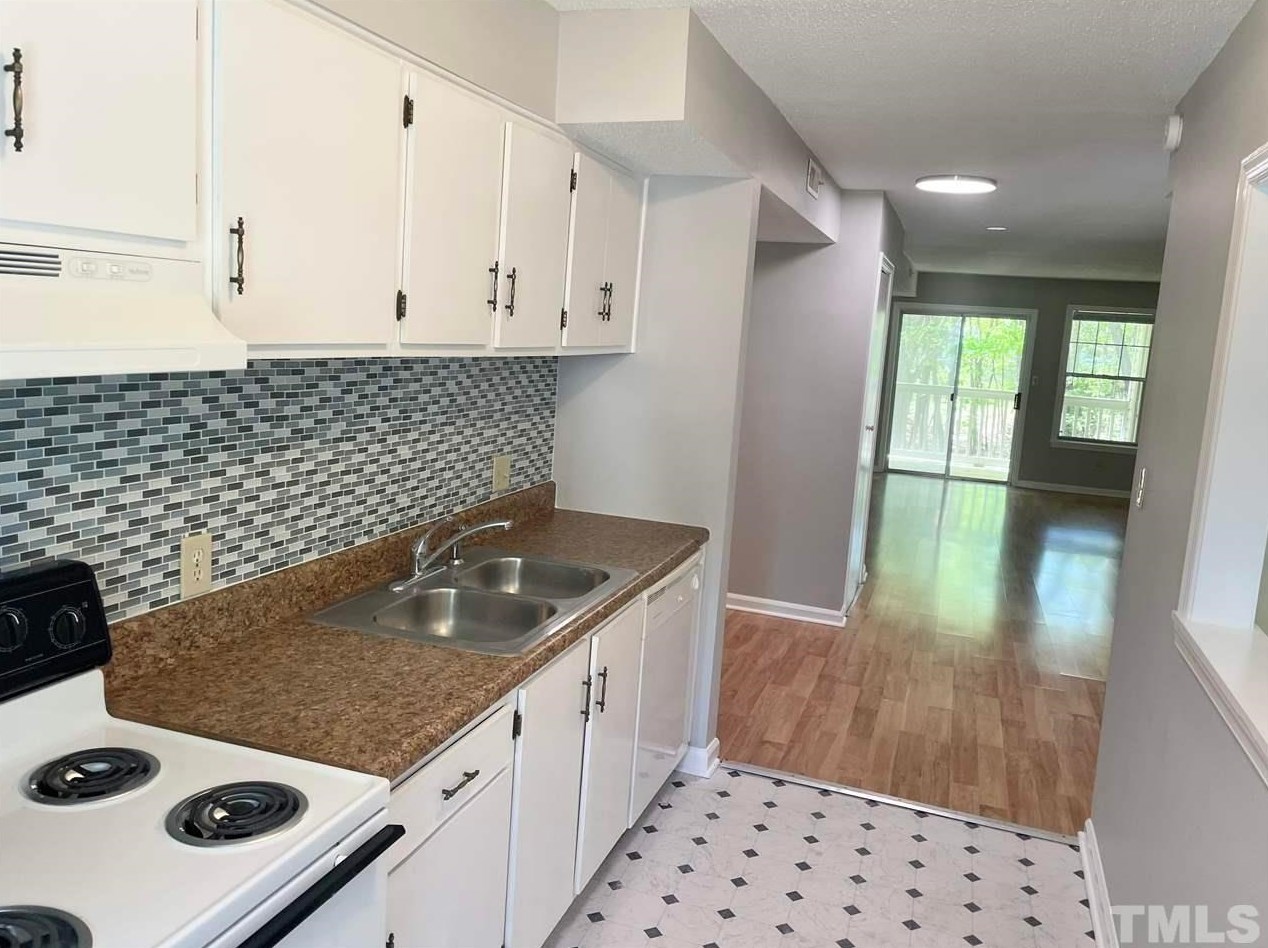 135 Kingsbury Dr, Chapel Hill, NC 27514