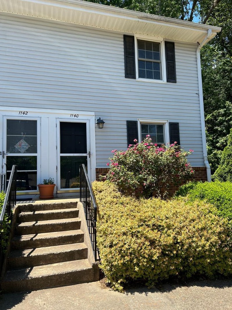 1140 Nottingham Cir, Cary, NC 27511