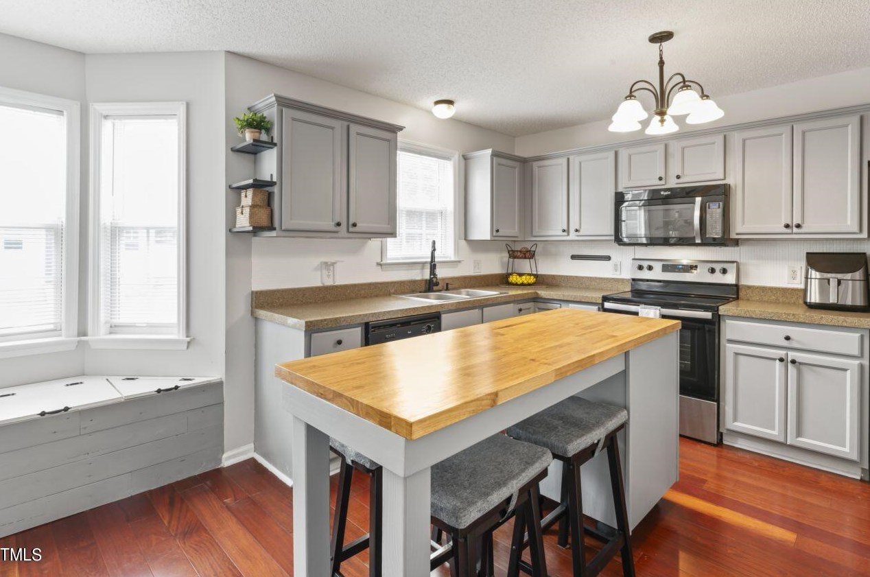 305 Pinecroft Dr, Clayton, NC 27520-4435