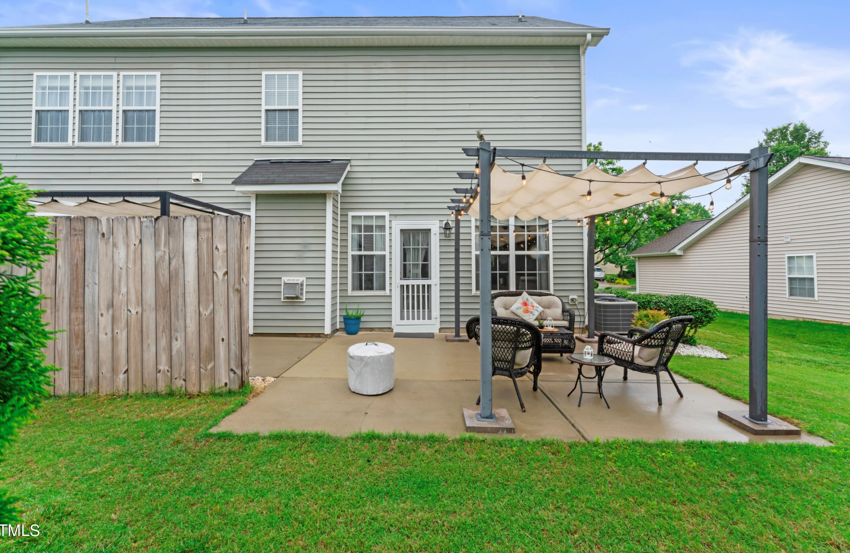 1001 Holly Mdw Dr, Holly Springs NC 27540-8597 exterior