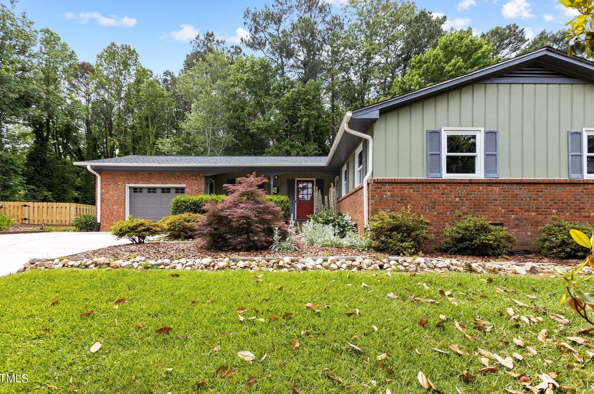 916 Medlin Dr, Cary, NC 27511-4321