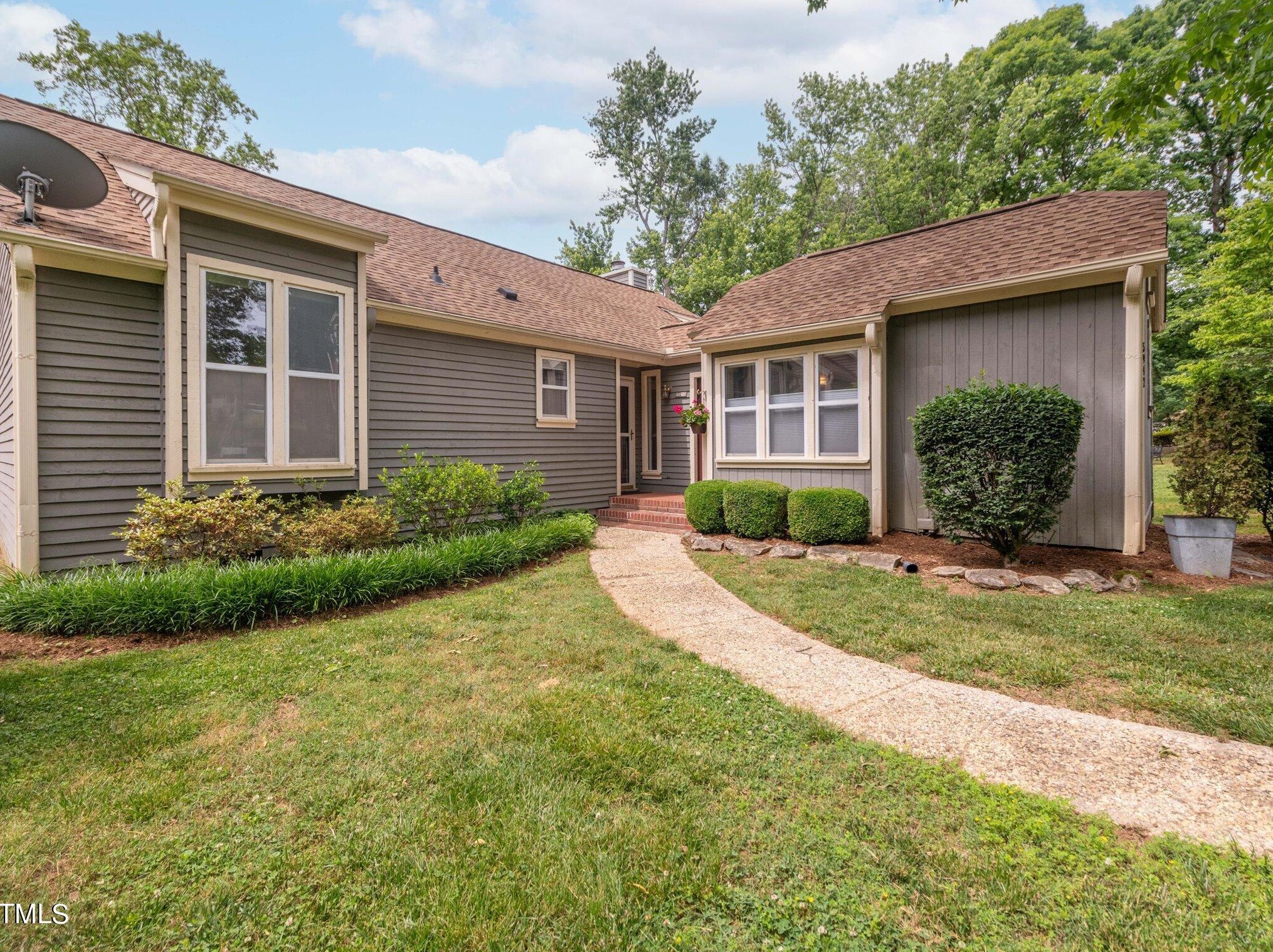5942 Sentinel Dr, Raleigh, NC 27609
